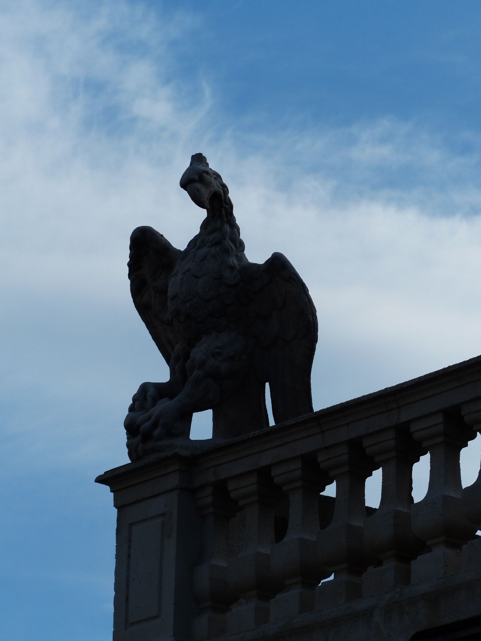 Panasonic Lumix DMC-FZ200 sample photo. Adler, figure, stone figure photography