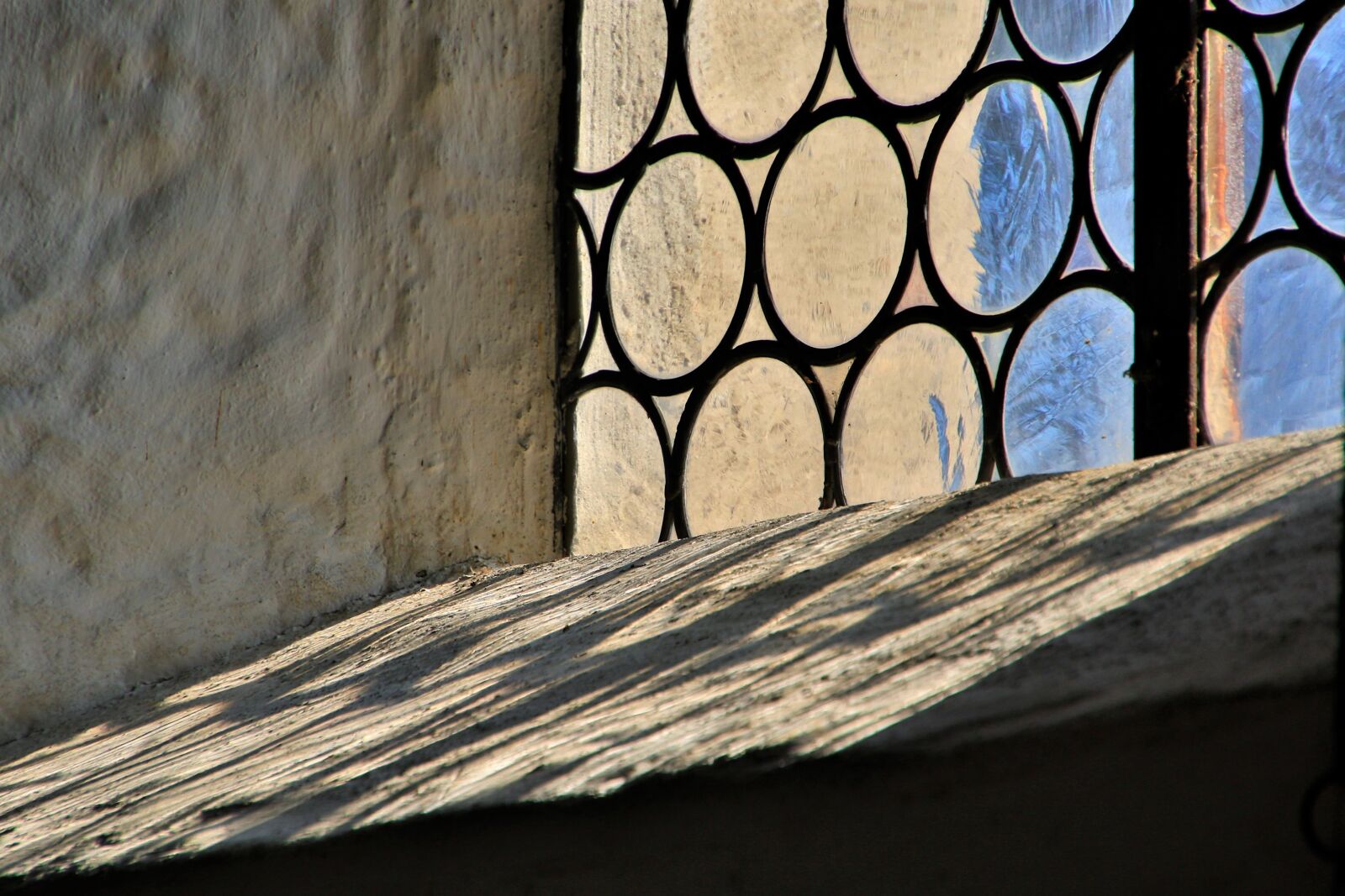 Canon EOS 7D Mark II sample photo. Church, window, wall photography