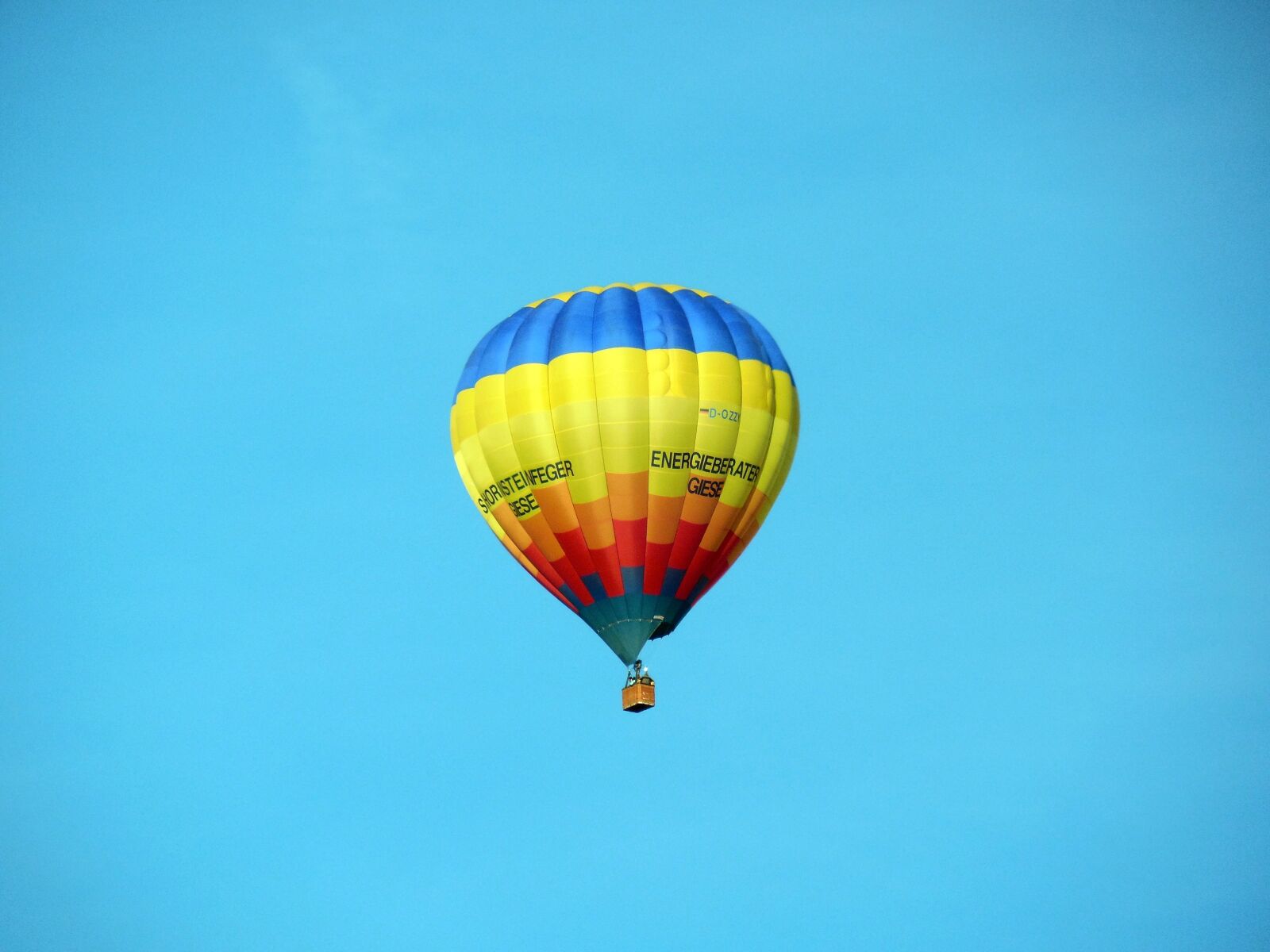 Nikon COOLPIX L620 sample photo. Balloon, hot air balloon photography