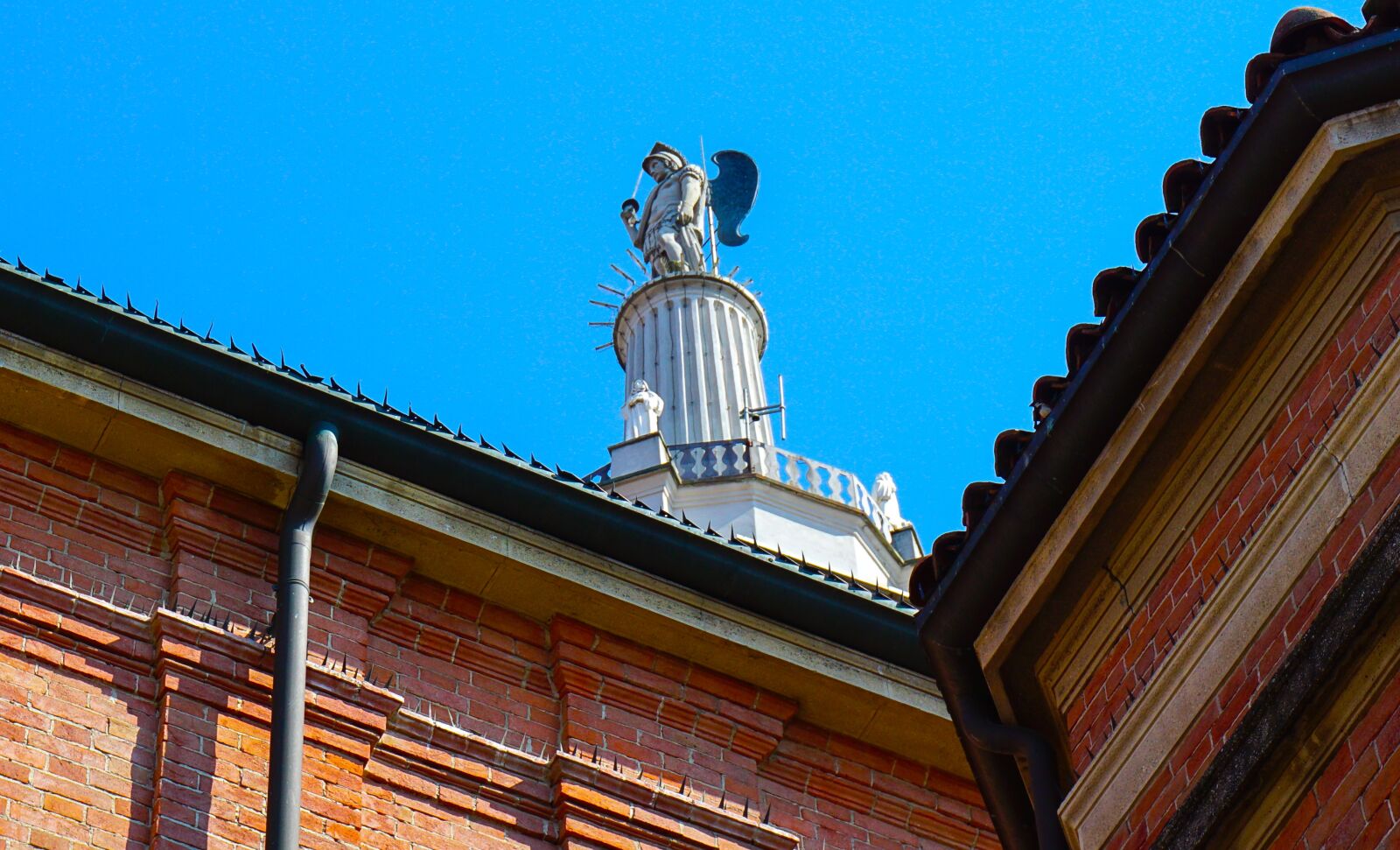 Sony a6000 sample photo. Angel, lombardy, the basilica photography