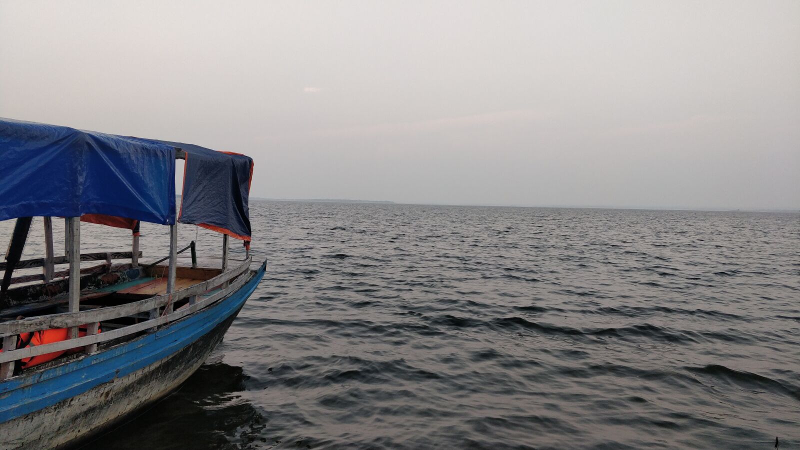 OnePlus 5 sample photo. Lake, water, boat photography