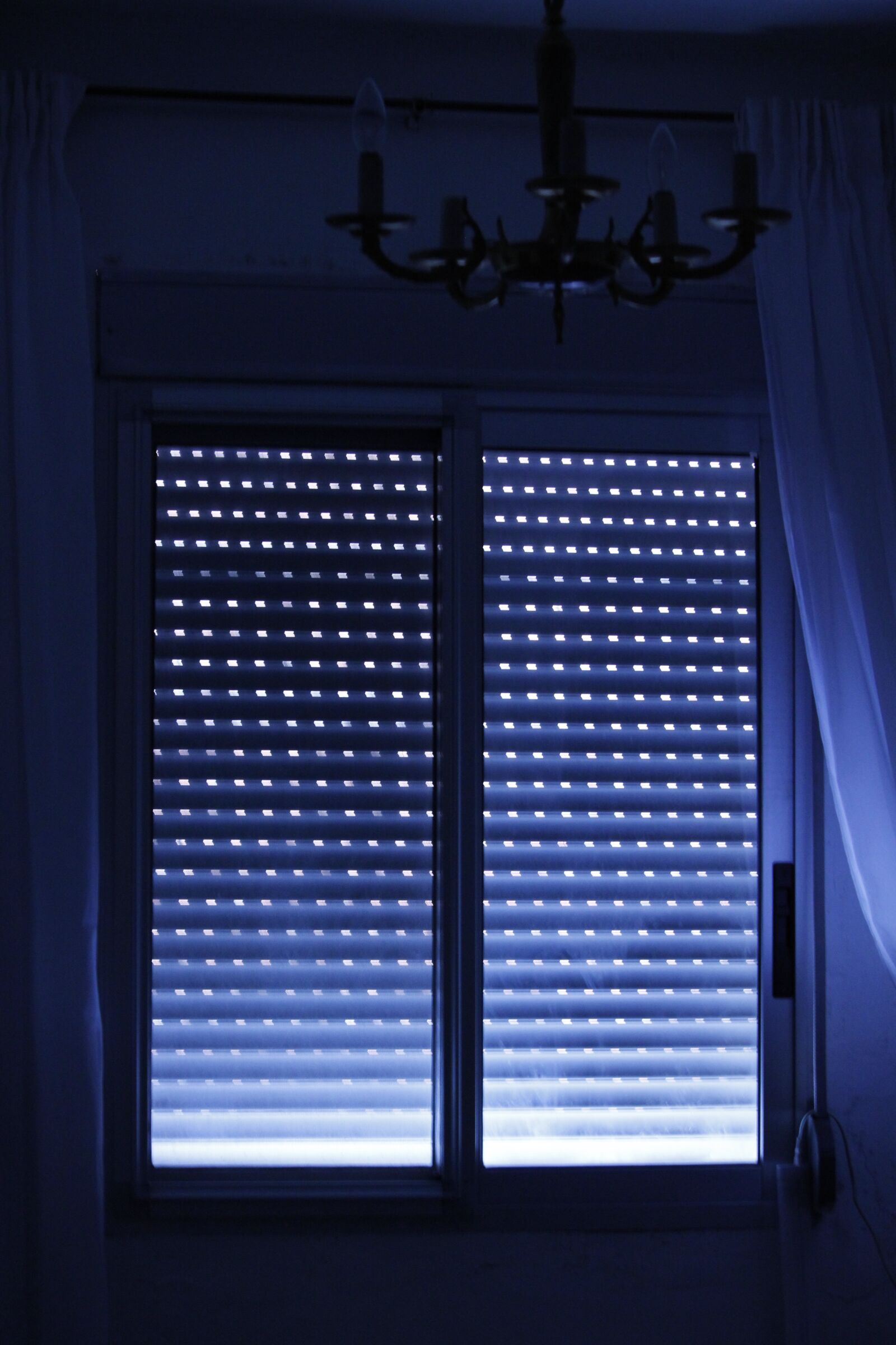 Canon EOS 550D (EOS Rebel T2i / EOS Kiss X4) sample photo. Window, blue, closed photography