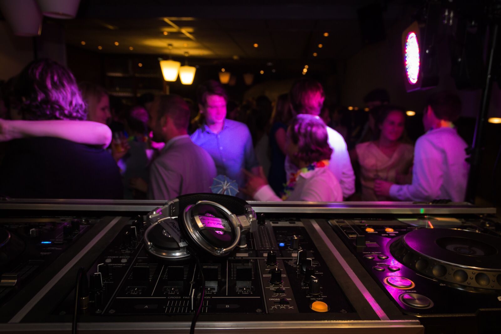 Canon EF-S 18-135mm F3.5-5.6 IS sample photo. Party, music, dj photography