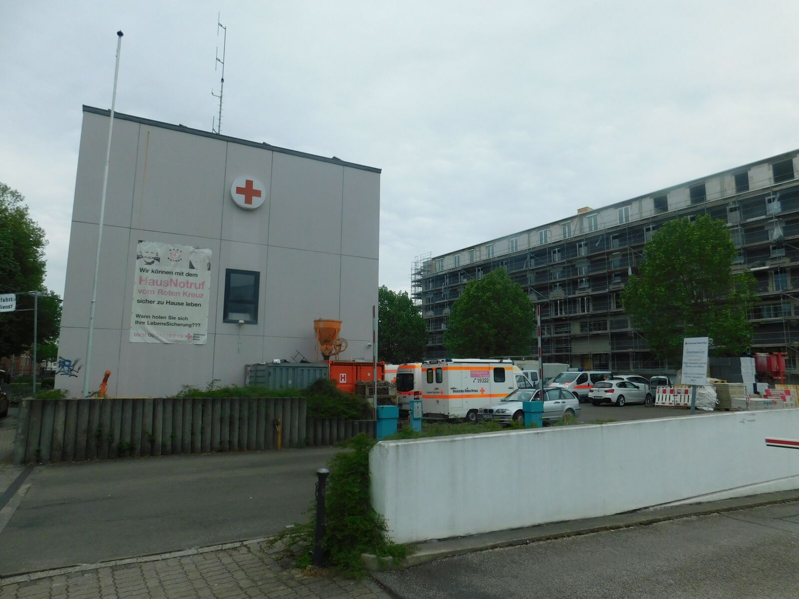 Nikon Coolpix B500 sample photo. Red cross, ambulance, infirmary photography