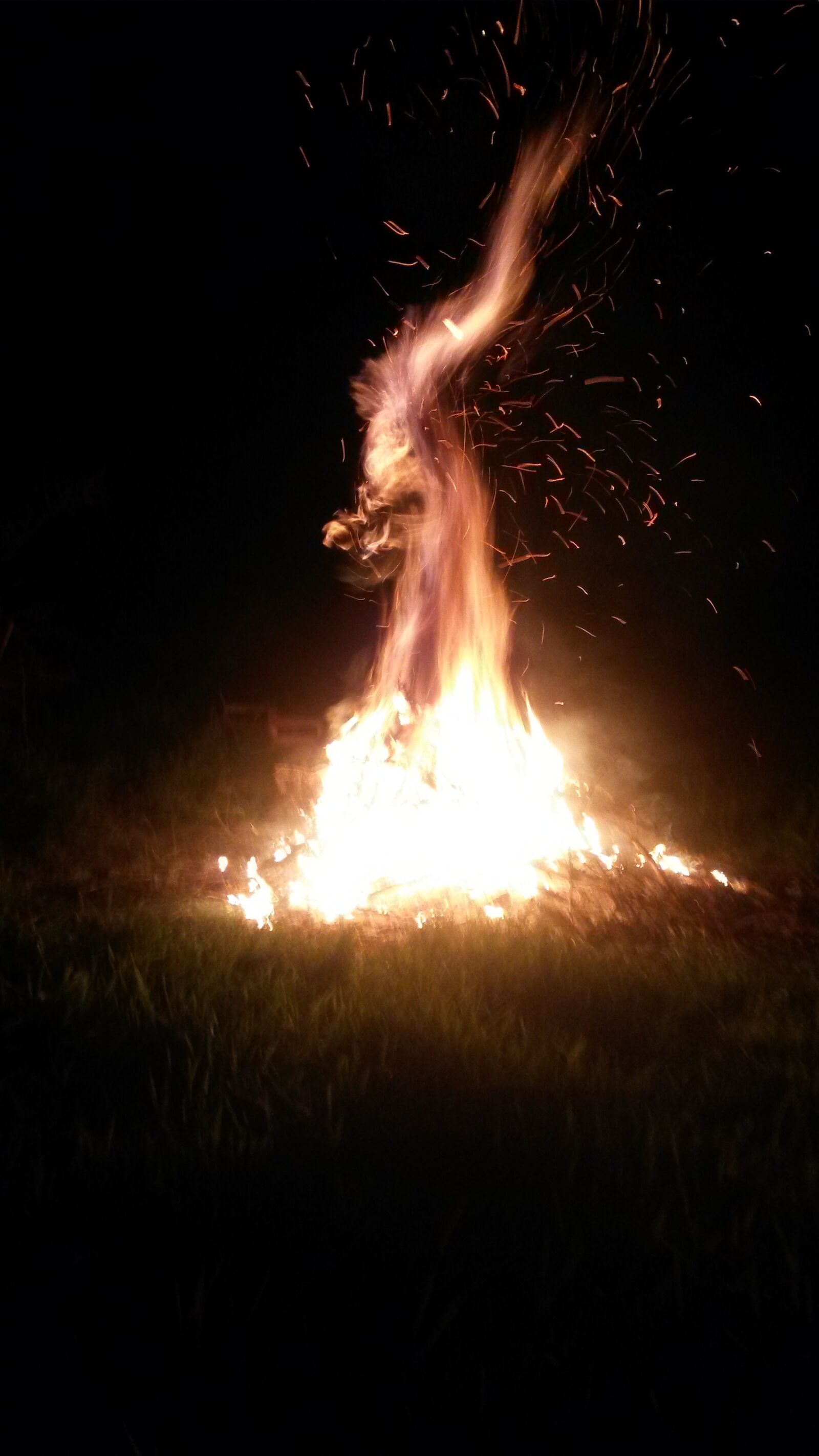 Samsung Galaxy S4 Mini sample photo. Fire, campfire, easter fire photography