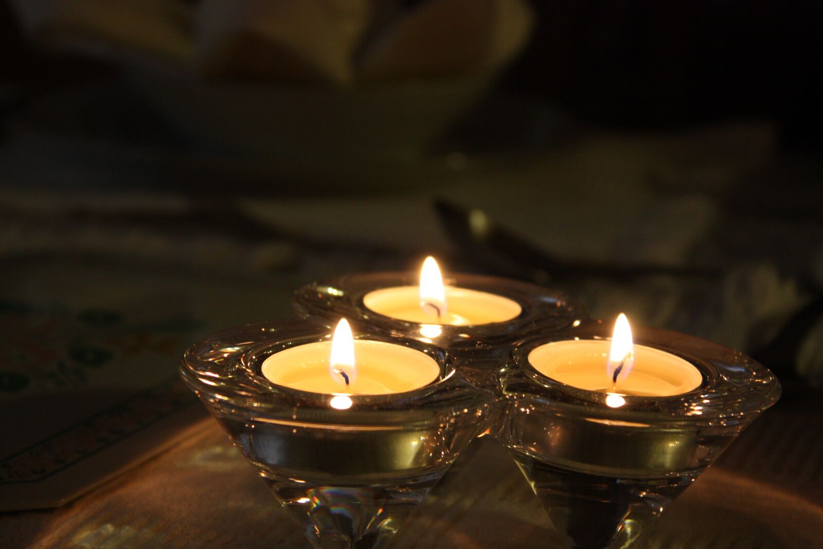 Canon EOS 450D (EOS Rebel XSi / EOS Kiss X2) sample photo. Tea lights, light, candles photography