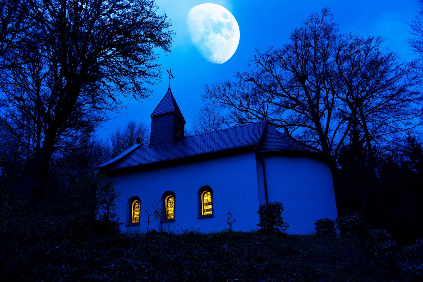 Canon EOS 700D (EOS Rebel T5i / EOS Kiss X7i) sample photo. Chapel, night photograph, heavy photography