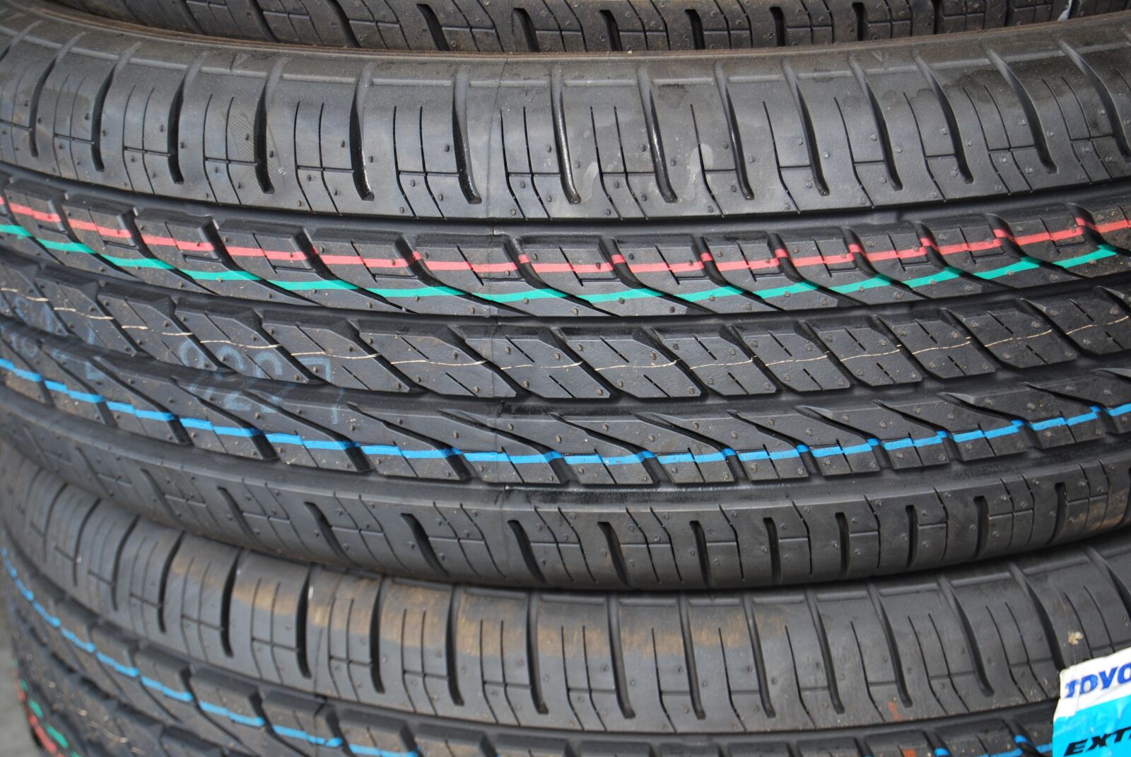 Nikon D40X sample photo. Tire, tread, new photography
