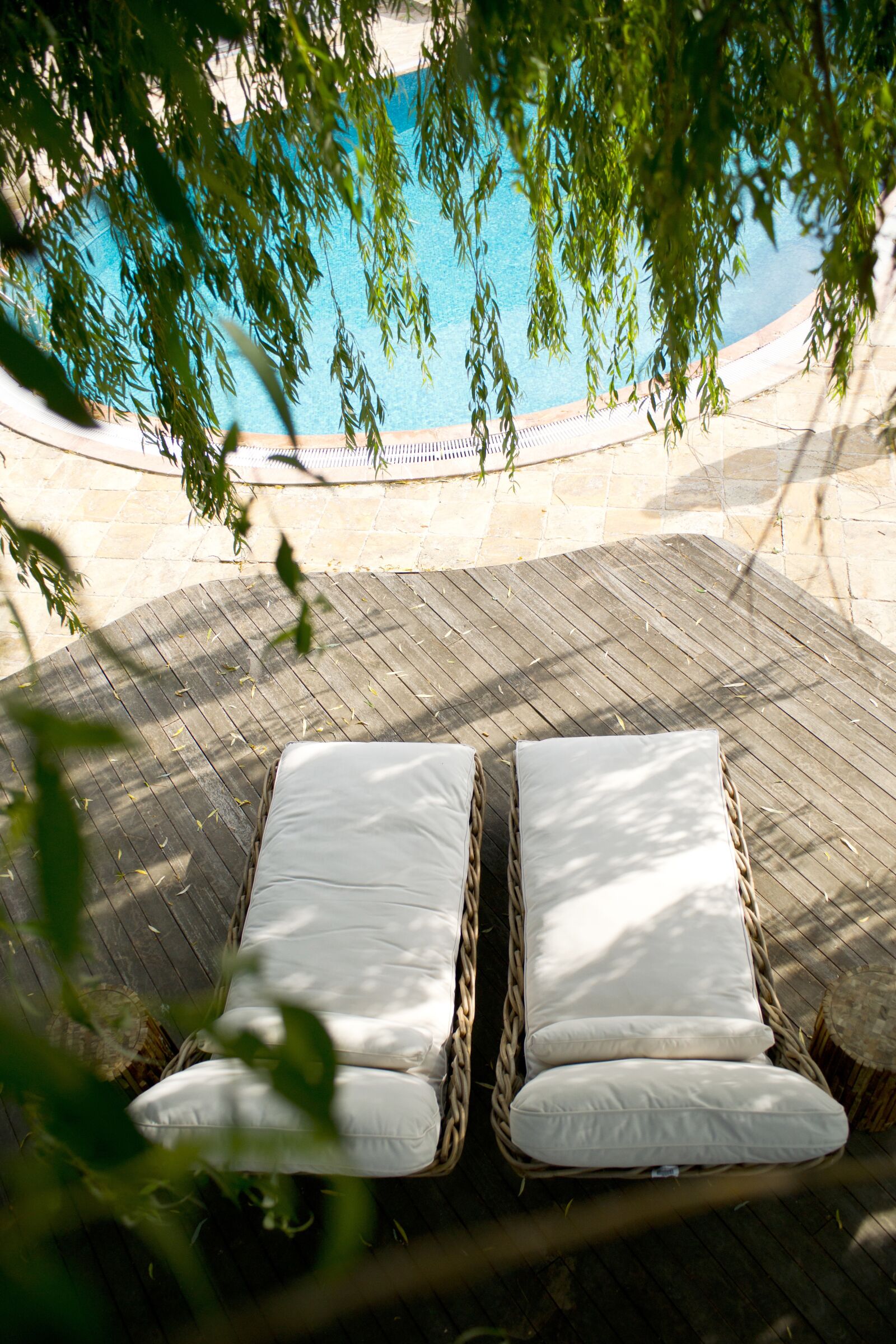 Sony Alpha DSLR-A850 sample photo. Sunbeds, pool, home photography
