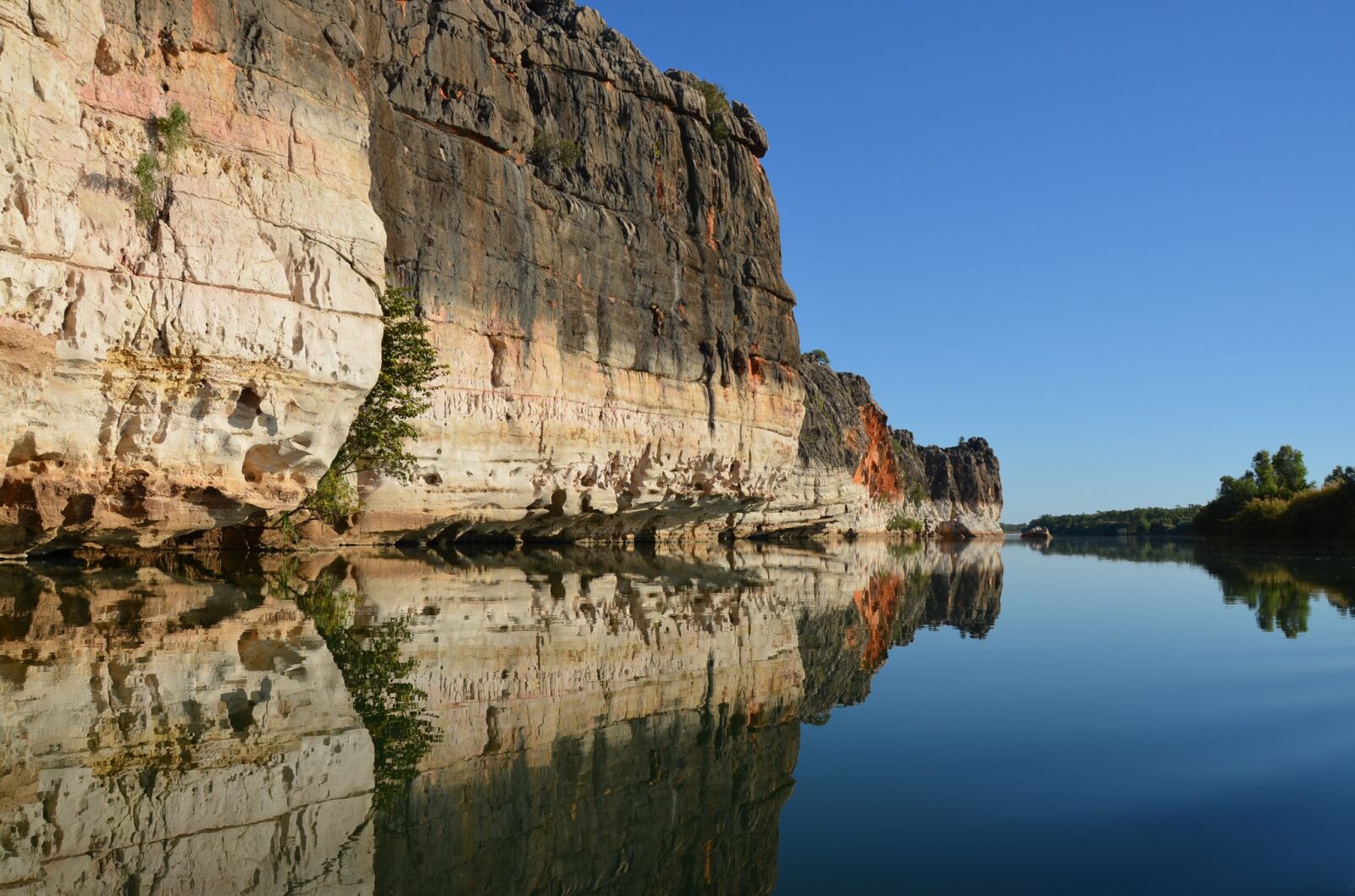 Nikon D5100 sample photo. Cliff, reflection, river photography