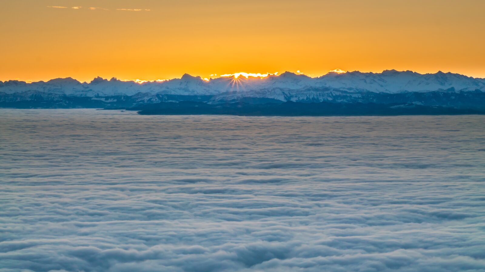 Panasonic Lumix DC-G9 sample photo. Sunrise, sea of fog photography
