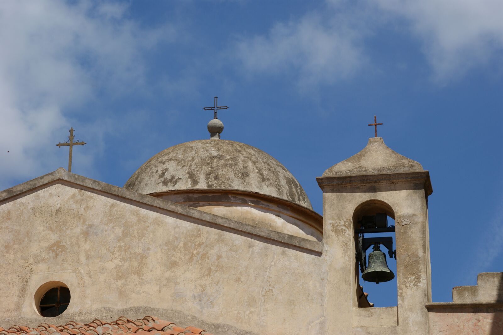 Sony Alpha DSLR-A350 sample photo. Elba, church, bells photography