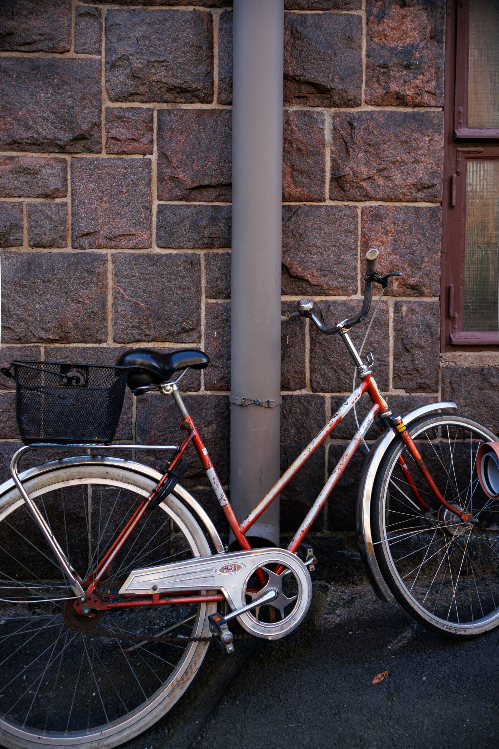 Canon EOS R100 sample photo. Old bicycle street photography