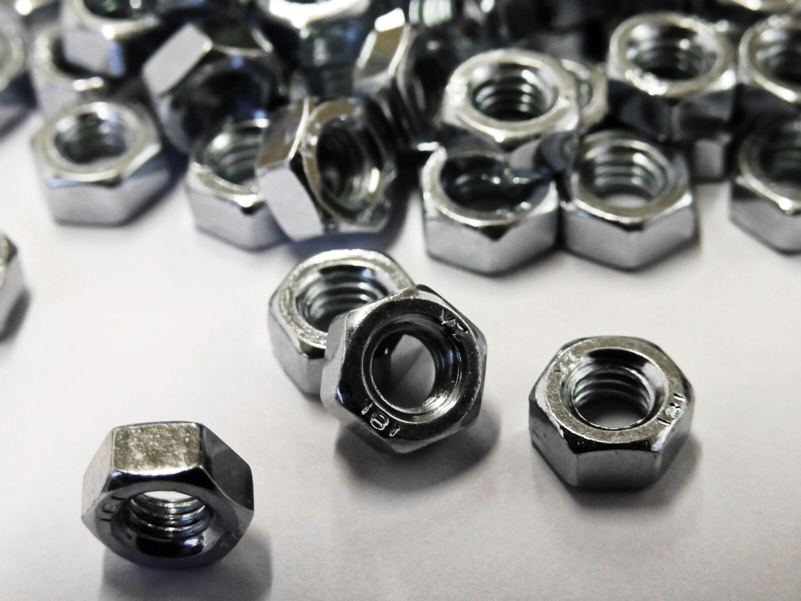 Nikon Coolpix P900 sample photo. Screw, mother, metal photography