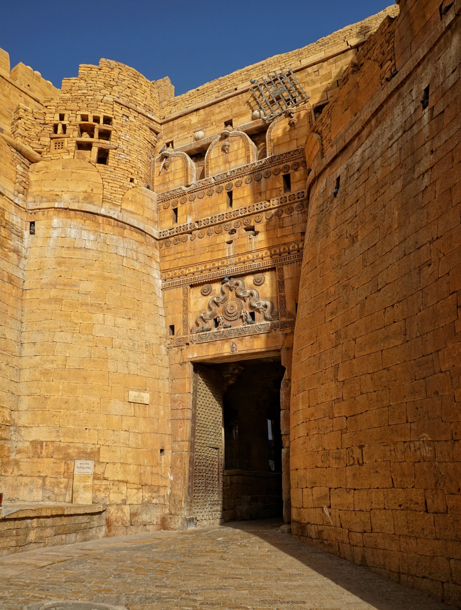 Sony a6000 + Sony E 18-55mm F3.5-5.6 OSS sample photo. Jaisalmer, fort, architecture photography
