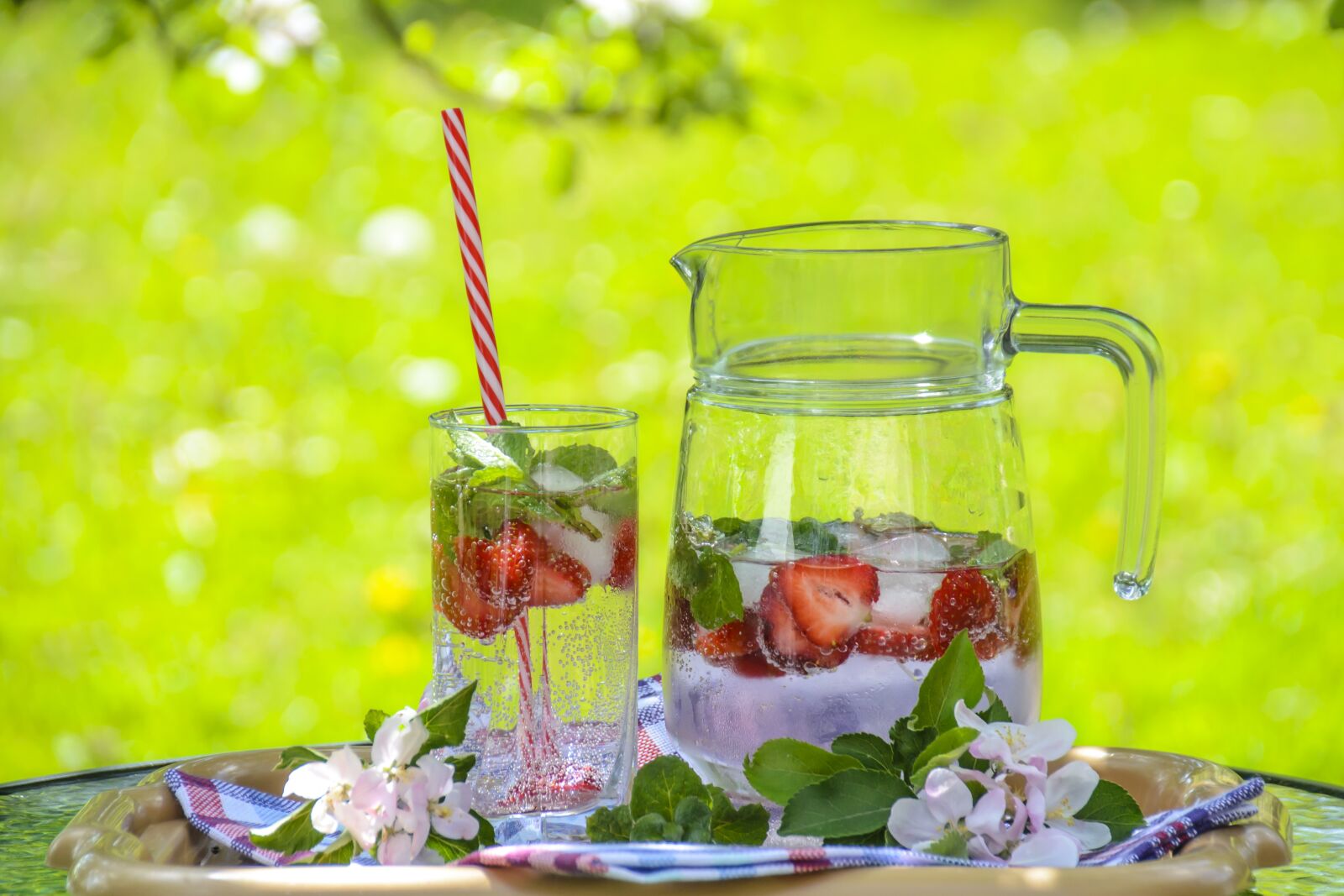 Nikon D3100 sample photo. Strawberry drink, fruit tea photography