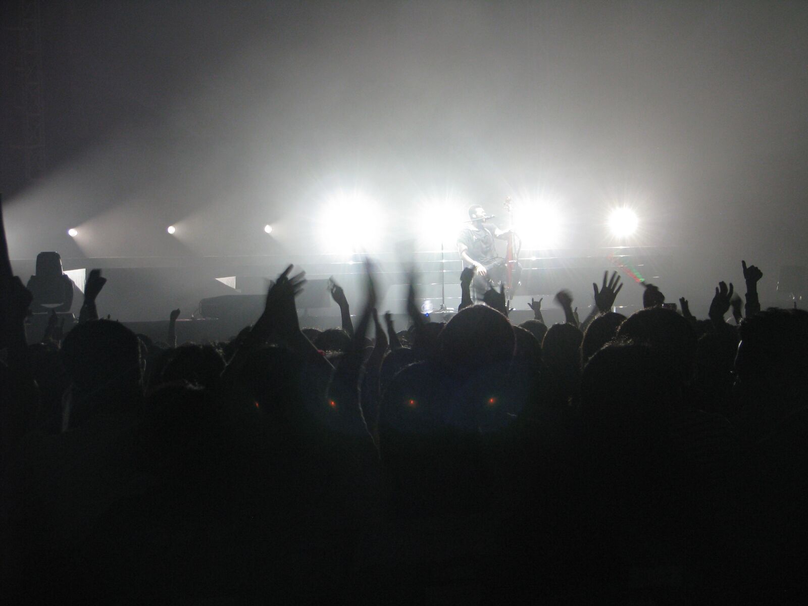 Canon POWERSHOT S5 IS sample photo. Concert, heat, atmosphere photography