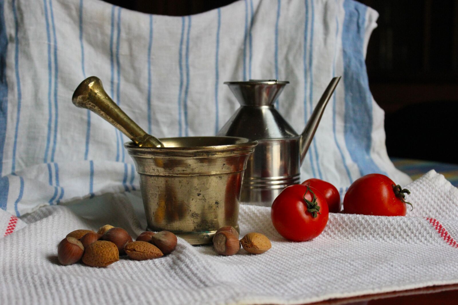 Canon EOS 550D (EOS Rebel T2i / EOS Kiss X4) sample photo. Still life, mortar, dried photography