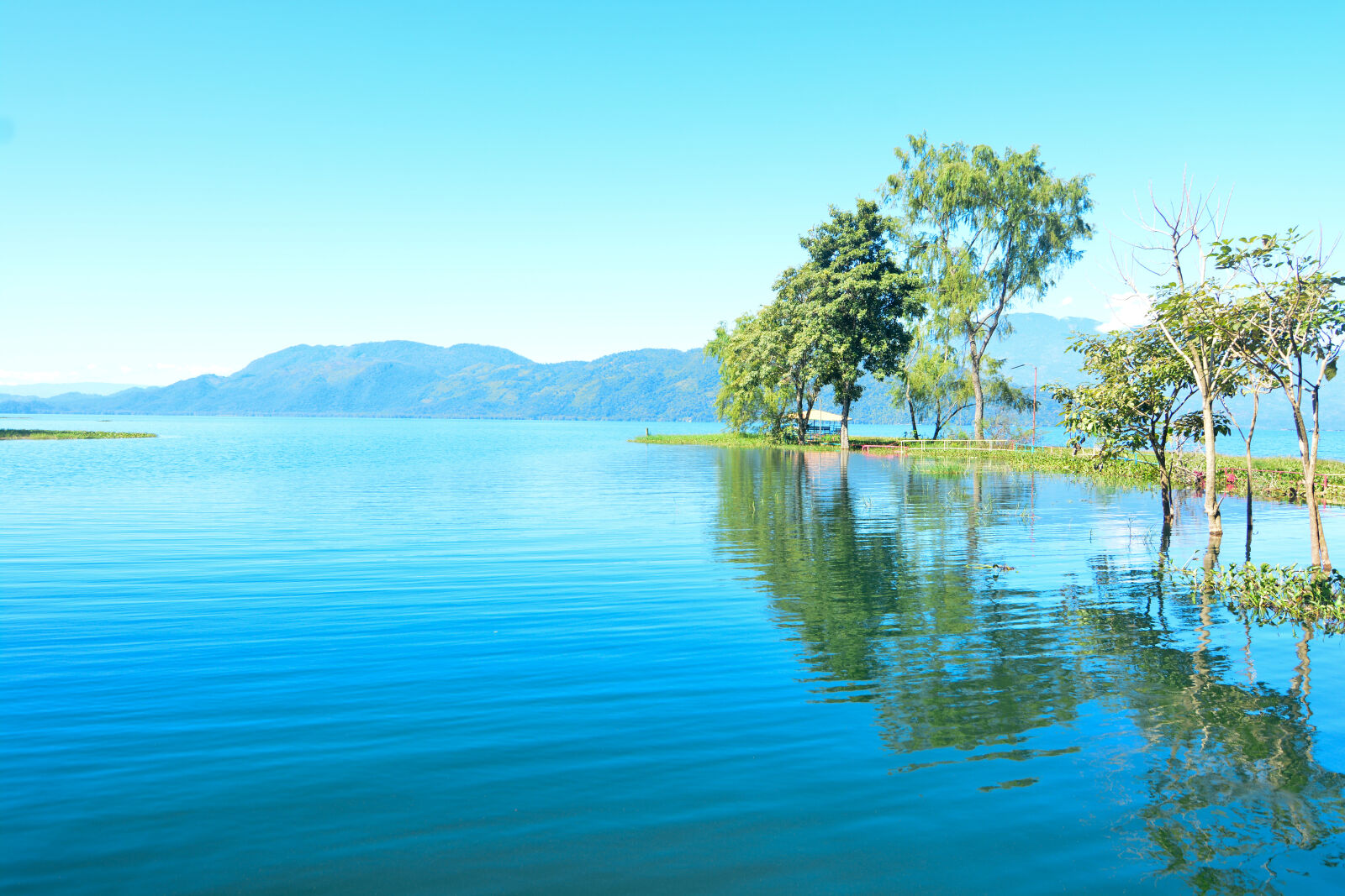 Tokina AT-X Pro 11-16mm F2.8 DX sample photo. Blue lake of yojoa photography