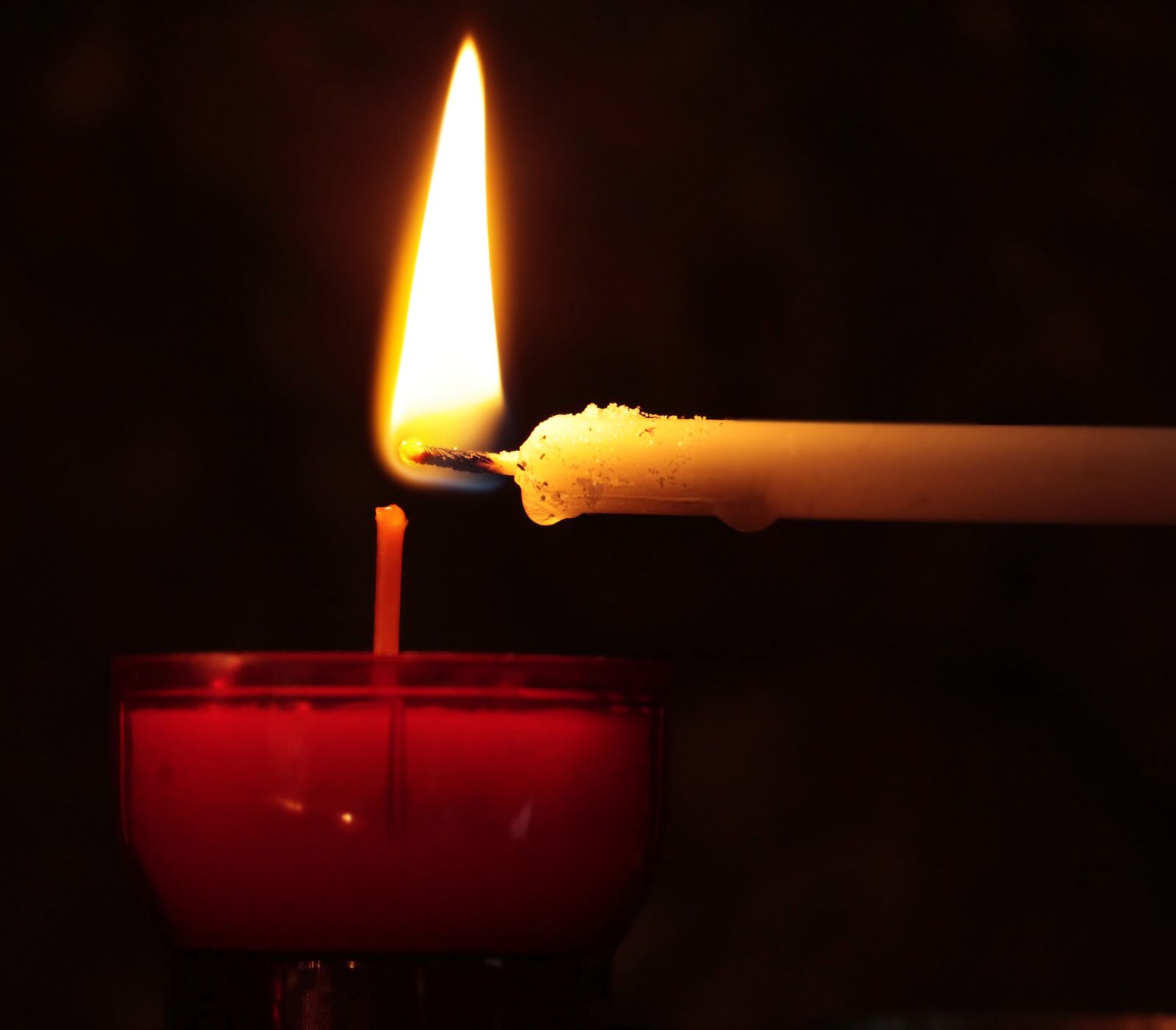 Canon EOS 100D (EOS Rebel SL1 / EOS Kiss X7) sample photo. Candle, tealight, hand photography