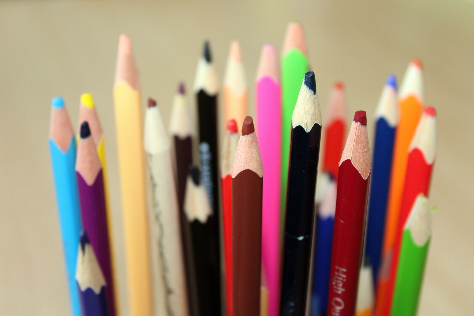 Canon EOS 1200D (EOS Rebel T5 / EOS Kiss X70 / EOS Hi) sample photo. Crayons, colorful, motor skills photography
