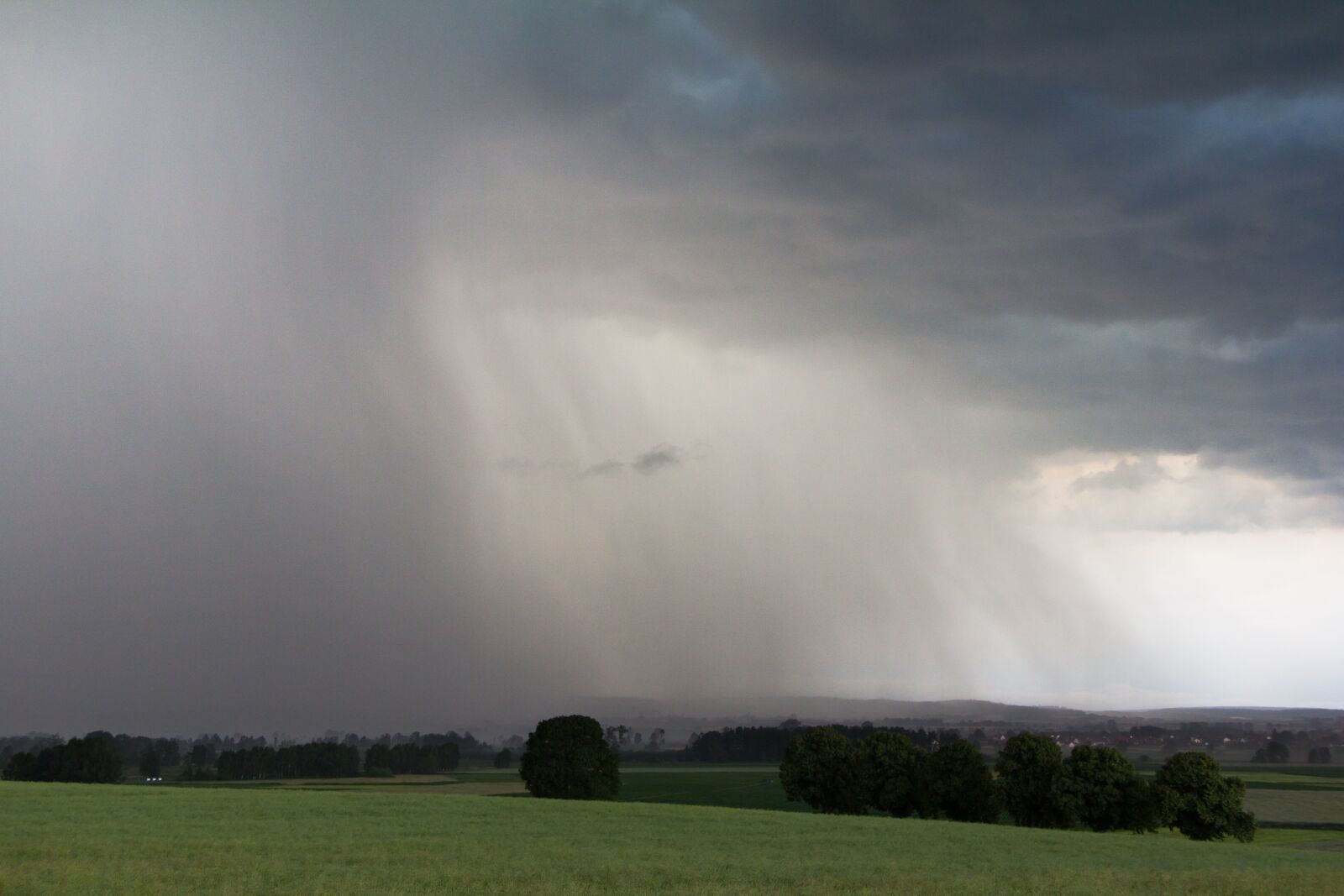 Canon EF-S 17-85mm F4-5.6 IS USM sample photo. Storm, thunderstorm, rain photography