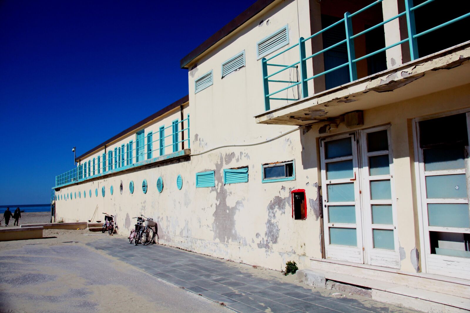 Canon EOS 550D (EOS Rebel T2i / EOS Kiss X4) sample photo. Viareggio, carnival, sea photography
