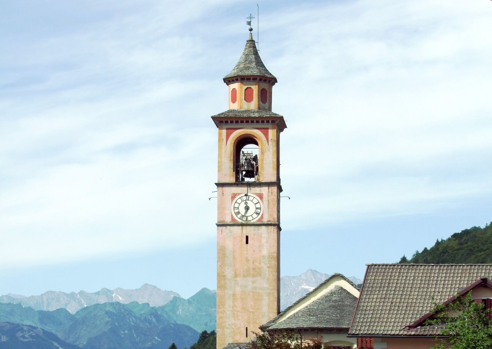 Fujifilm FinePix S100fs sample photo. Church tower, catholic, italian photography