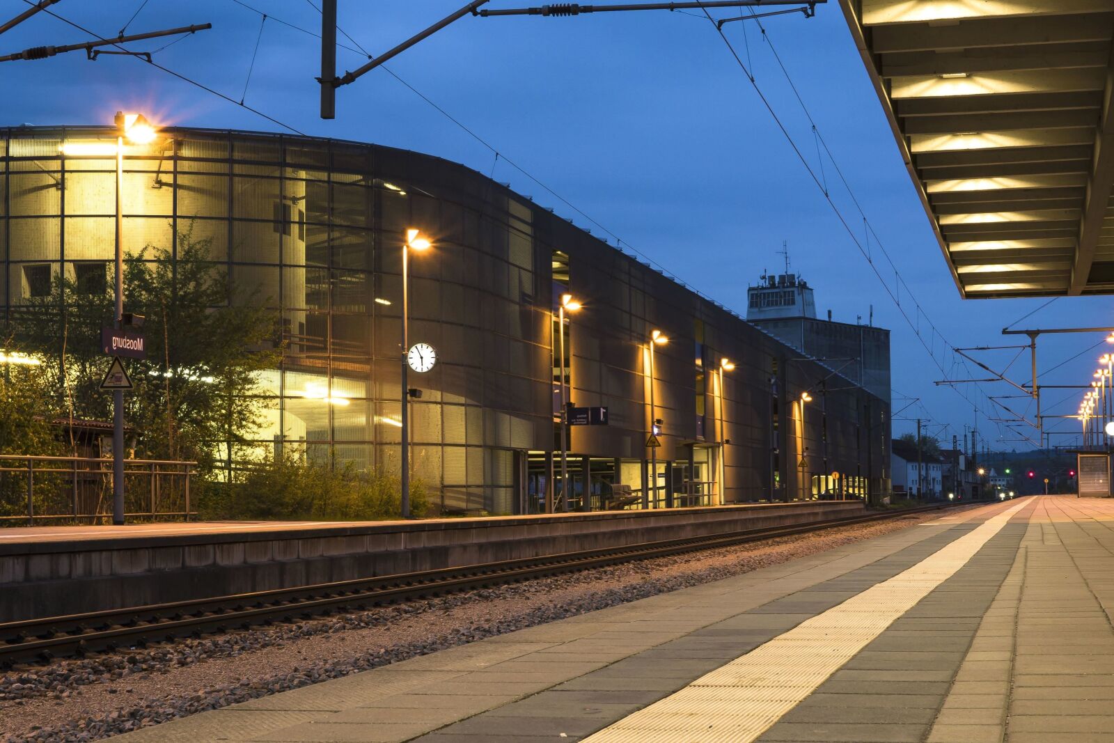 Sony a6300 + Sigma 30mm F2.8 EX DN sample photo. Train station, railway, train photography