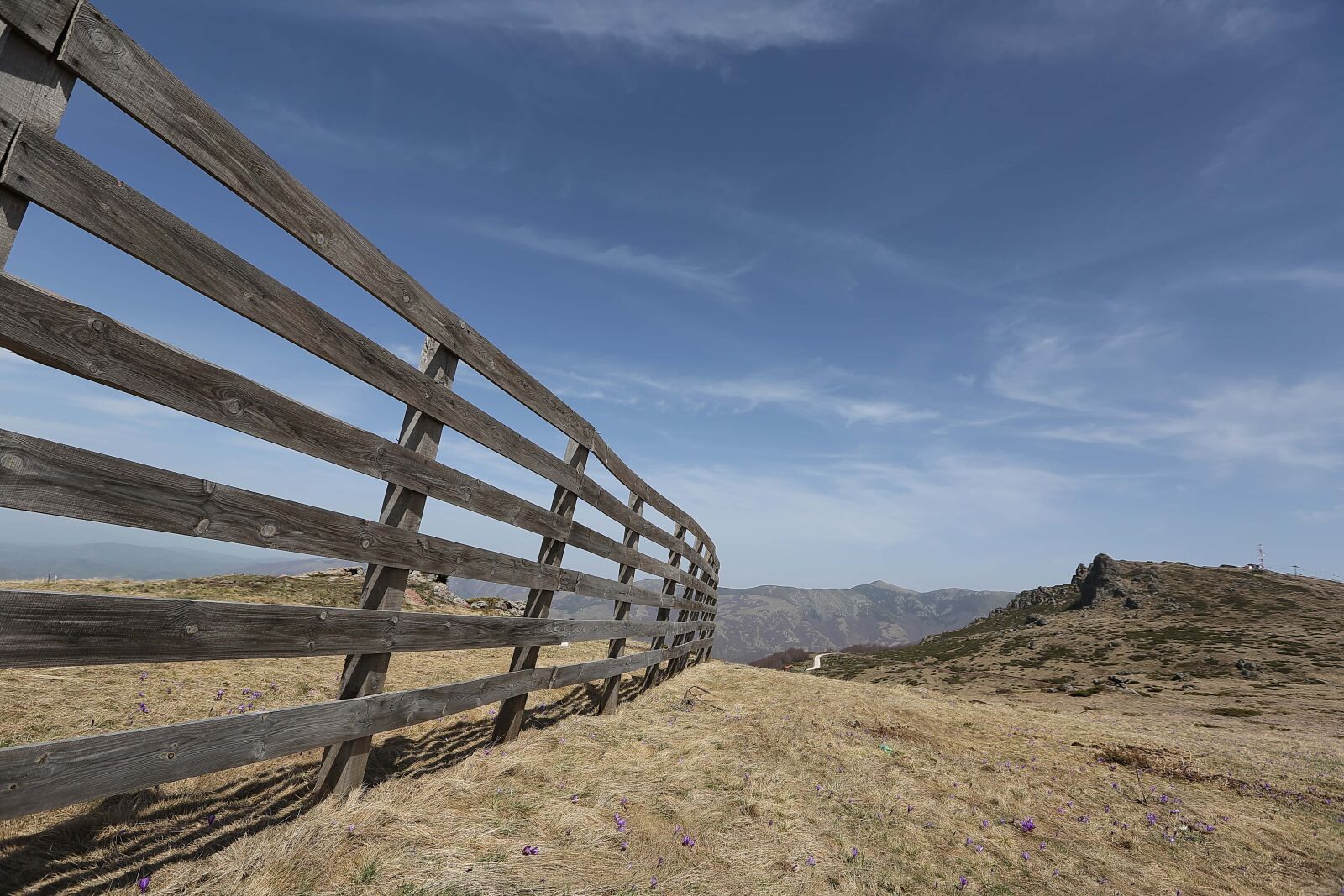 Canon EF 16-35mm F2.8L II USM sample photo. Fence, fence line, border photography