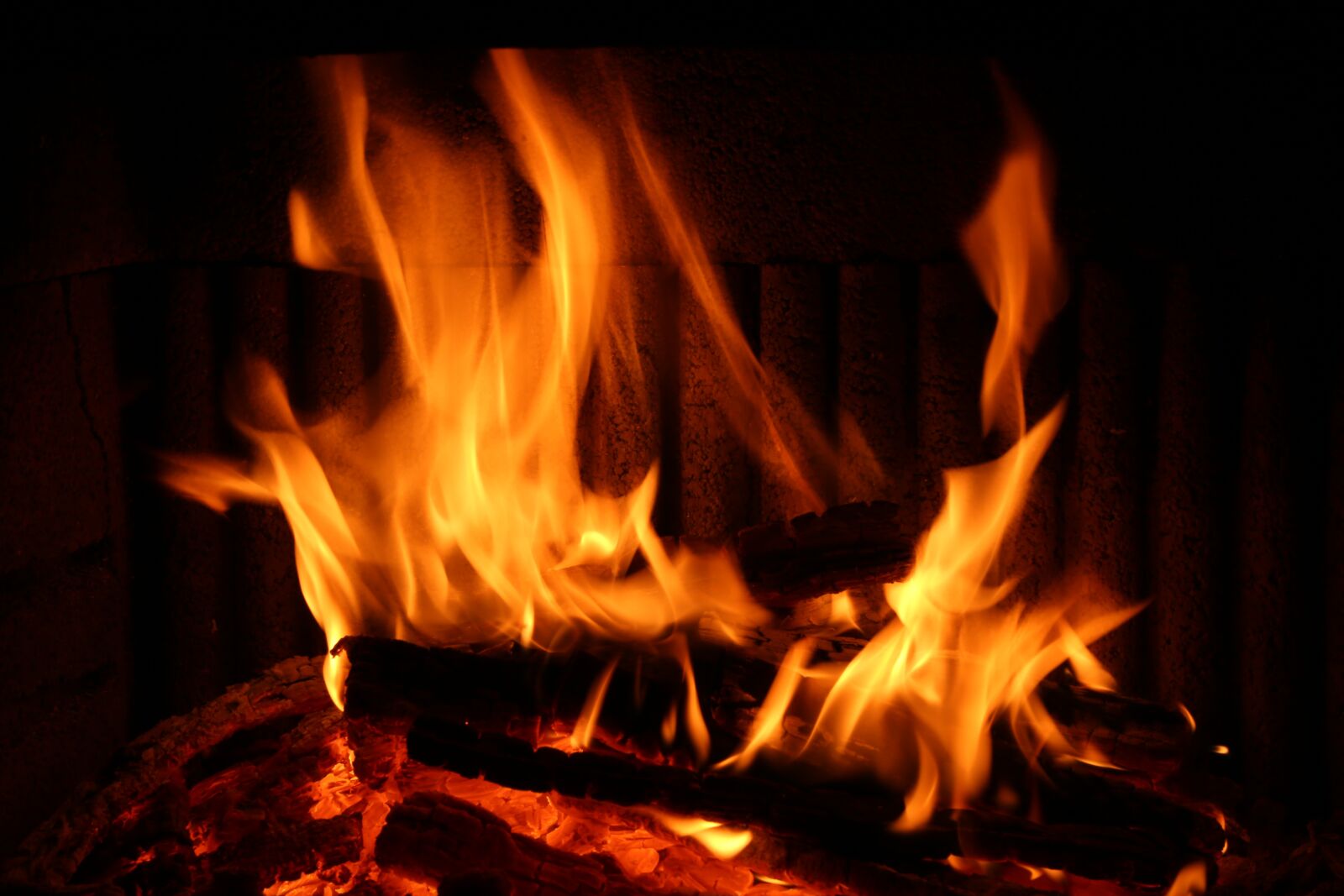 Canon EF 24-105mm F4L IS USM sample photo. Fire, embers, flame photography