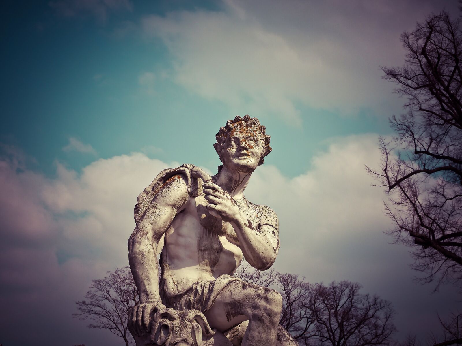 Olympus OM-D E-M10 sample photo. Statue, sculpture, figure photography