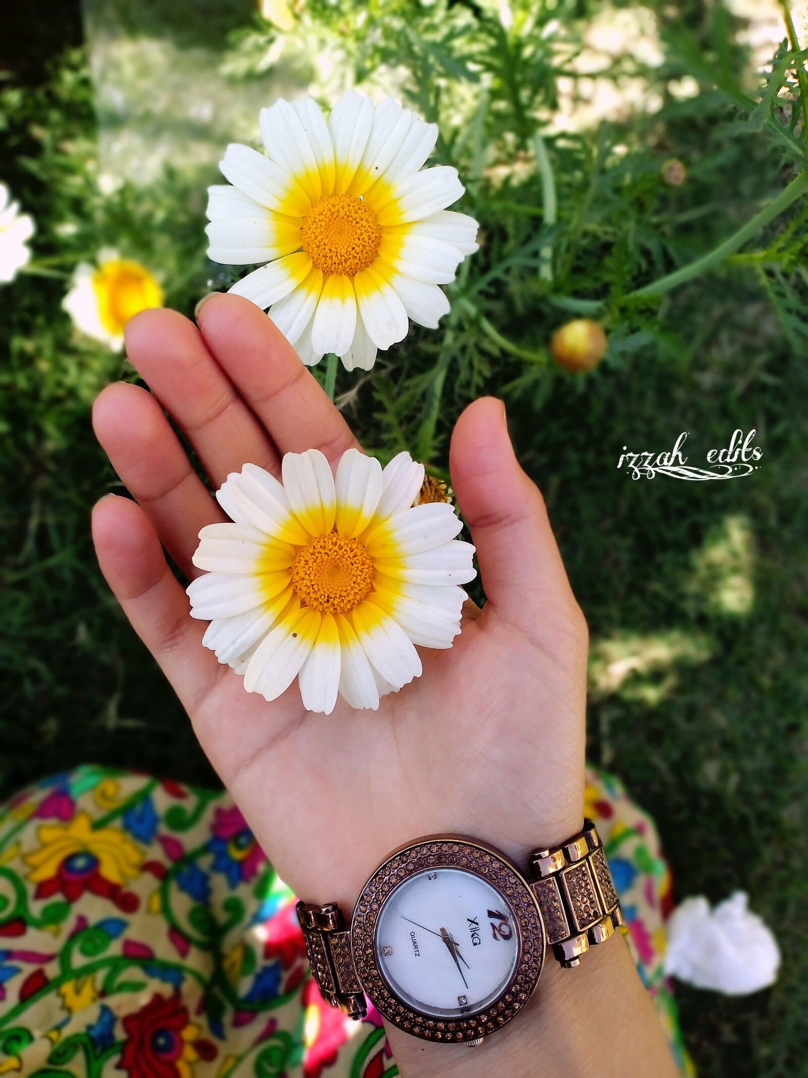 HUAWEI BKK-LX2 sample photo. Flower, hand, girl photography