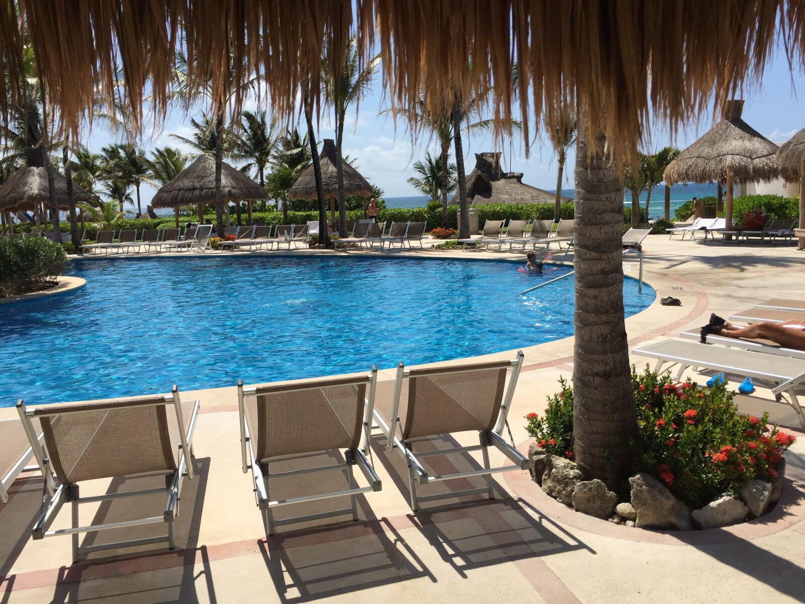 Apple iPhone 6 sample photo. Cancun, ocean, pool photography