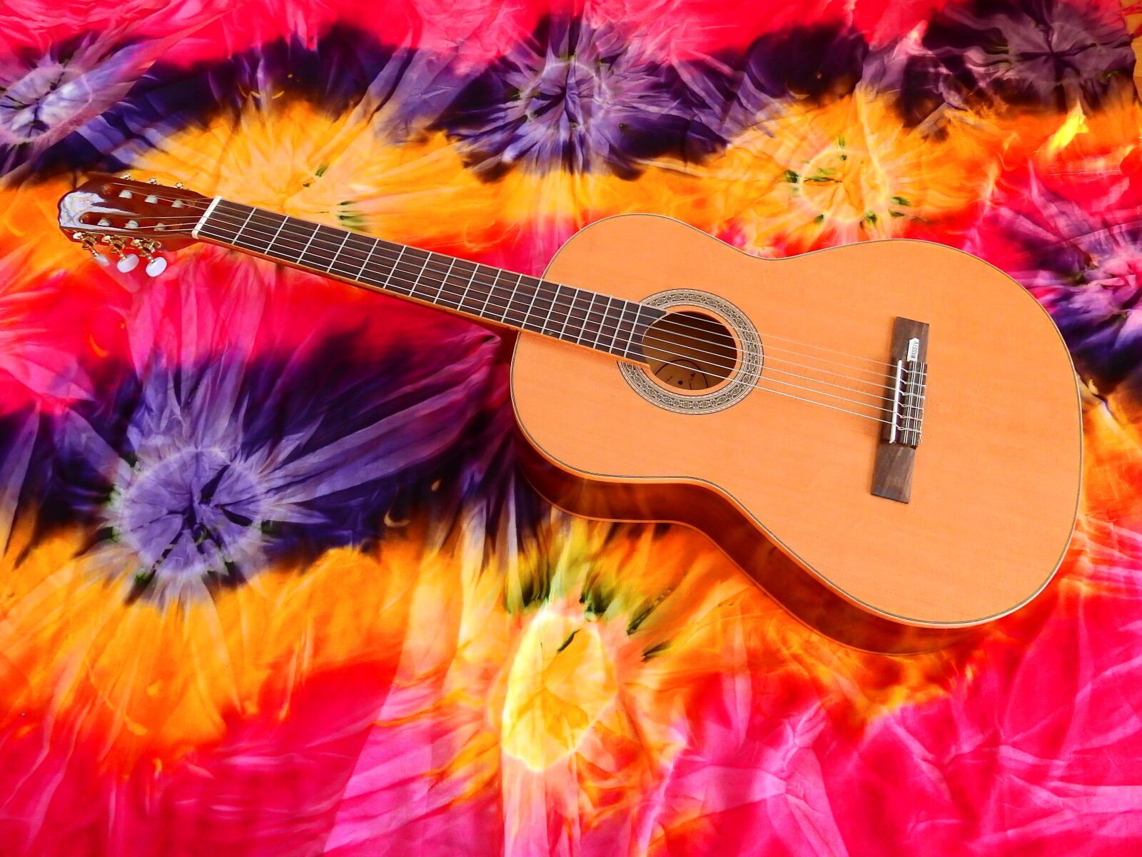 Nikon Coolpix P900 sample photo. Music, instrument, guitar photography
