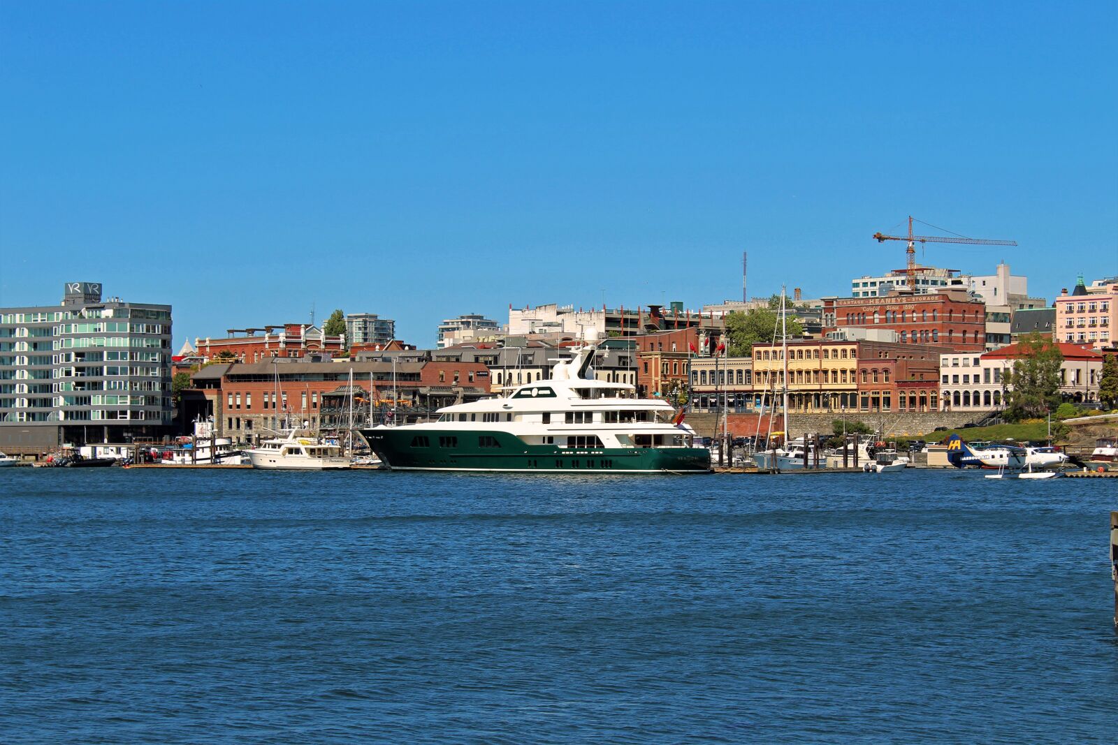 Canon EOS 1300D (EOS Rebel T6 / EOS Kiss X80) sample photo. Yacht, boat, ocean photography