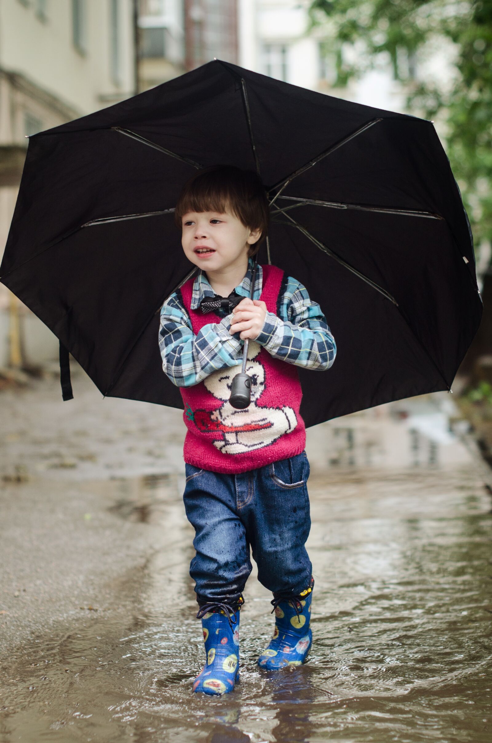 Nikon D5100 sample photo. Umbrella, puddle, kid photography
