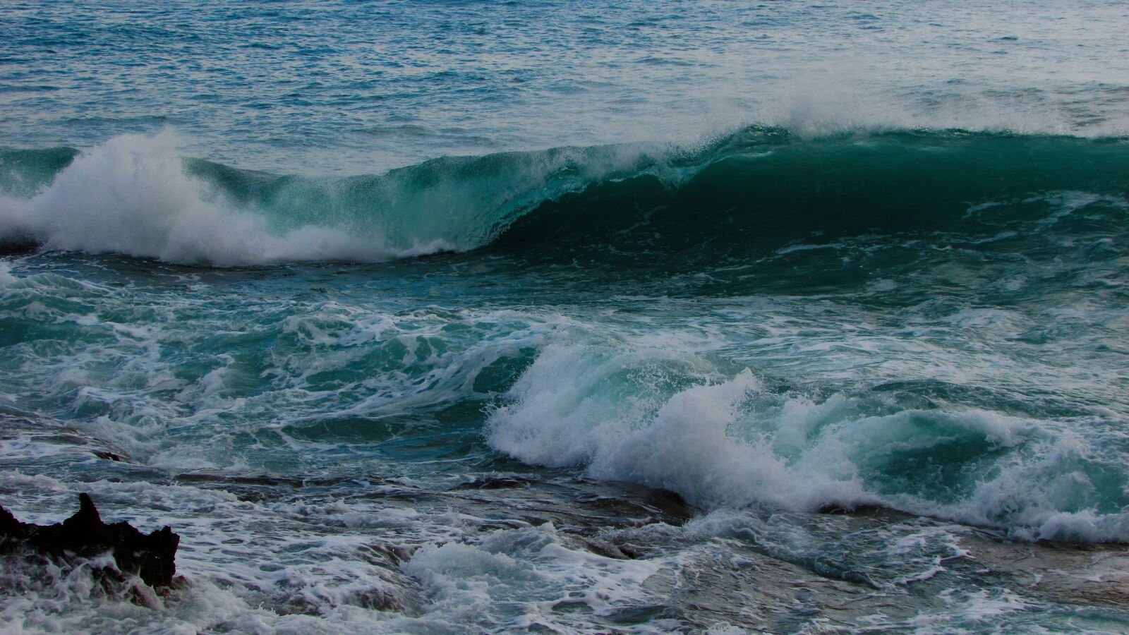 Canon PowerShot SX400 IS sample photo. Wave, smashing, sea photography