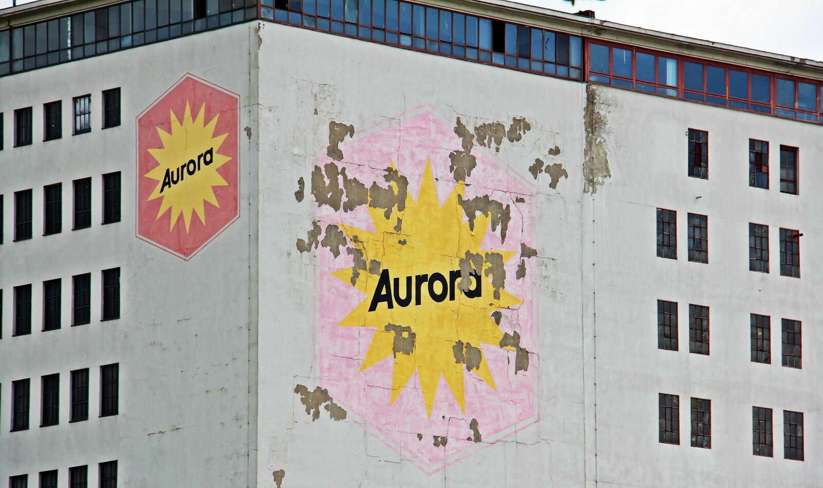 Canon EOS 550D (EOS Rebel T2i / EOS Kiss X4) sample photo. Aurora building, building, flour photography