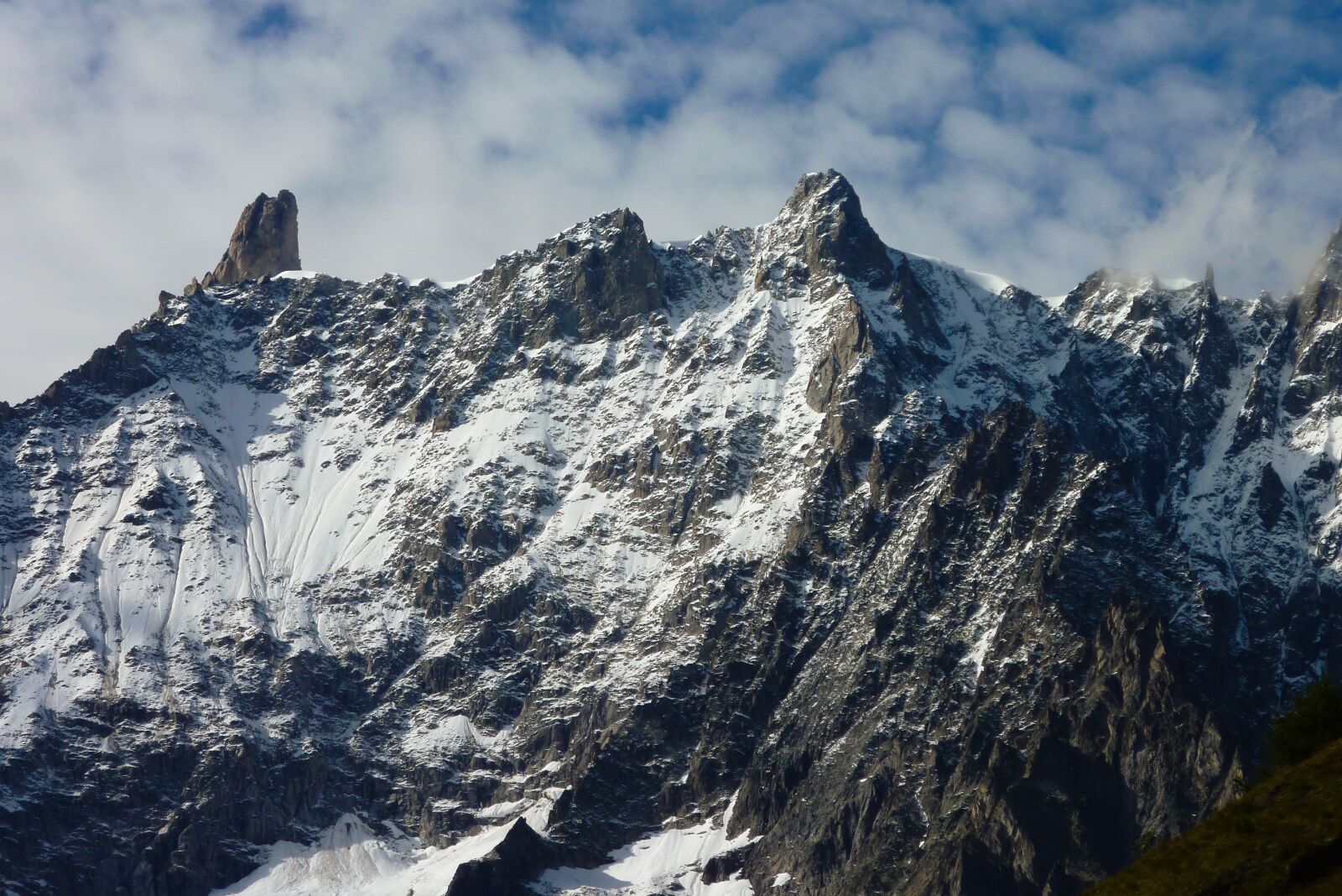 Panasonic DMC-TZ7 sample photo. Clouds, mountain, crest photography
