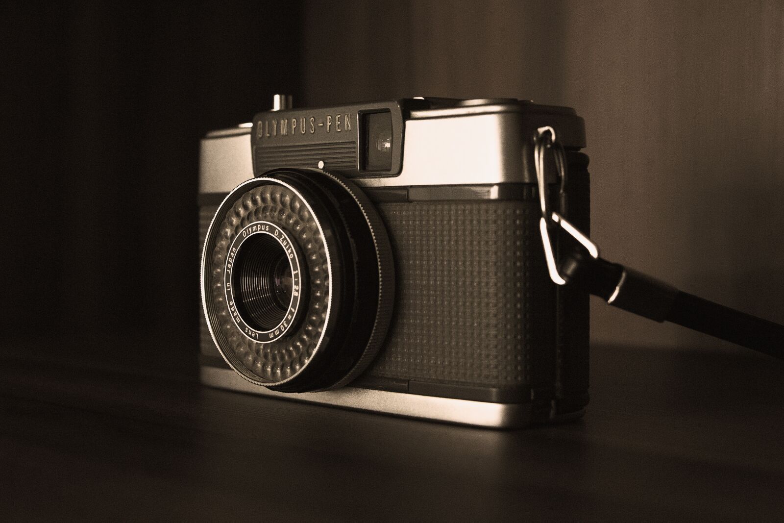 Canon EOS 800D (EOS Rebel T7i / EOS Kiss X9i) sample photo. Camera, olympus, vintage camera photography
