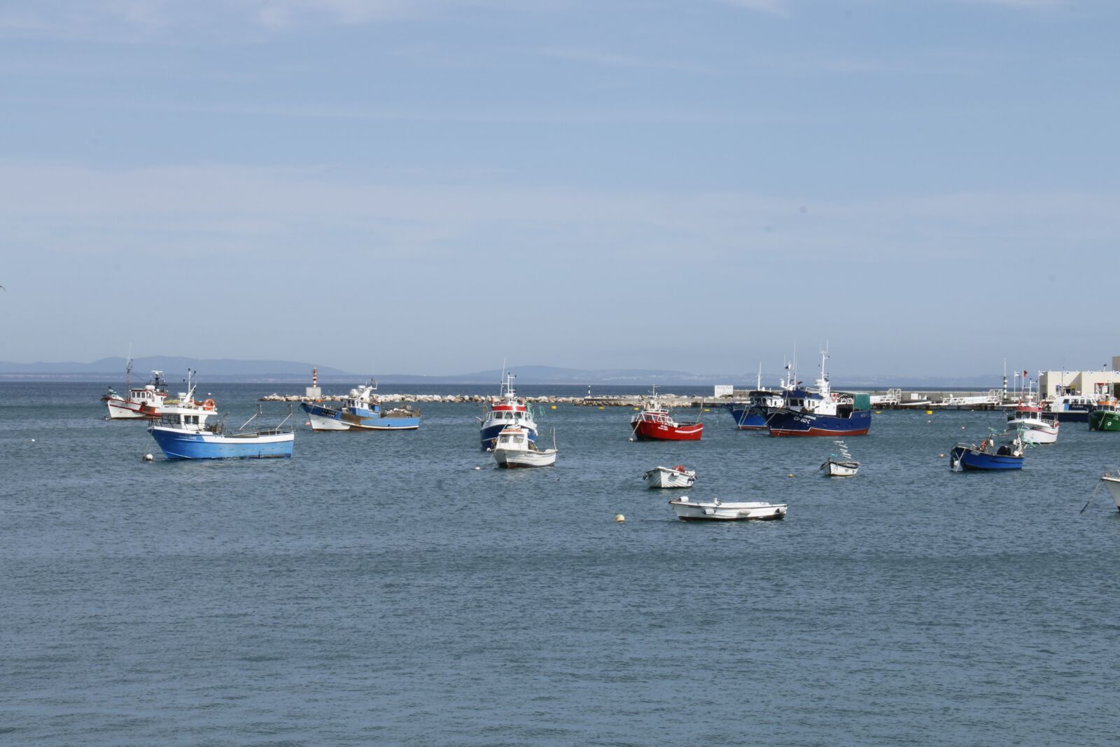 Canon EF-S 18-200mm F3.5-5.6 IS sample photo. Cascais, portugal, bay photography