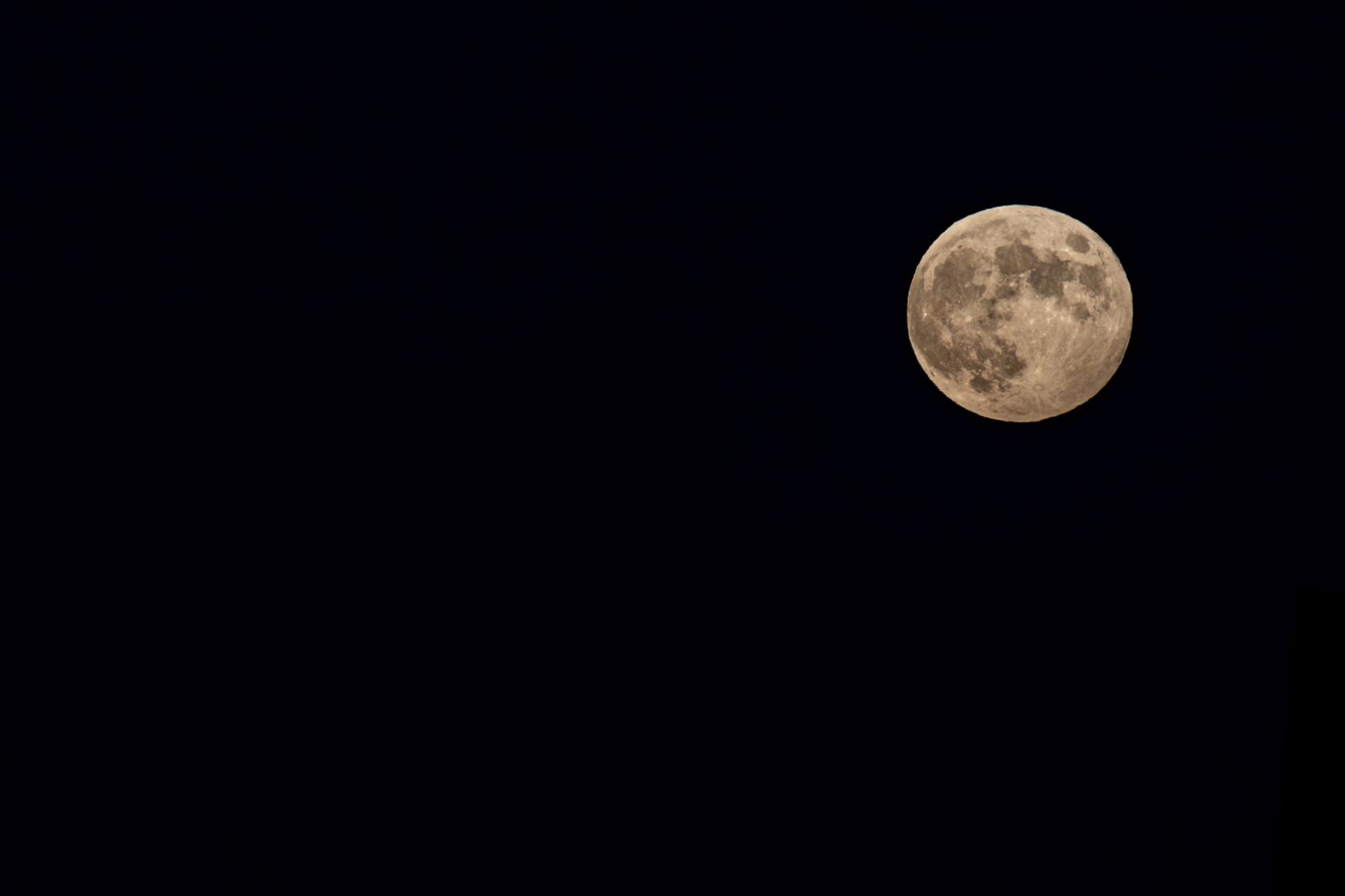 Canon EF 70-300 F4-5.6 IS II USM sample photo. Moon, fullmoon, night photography