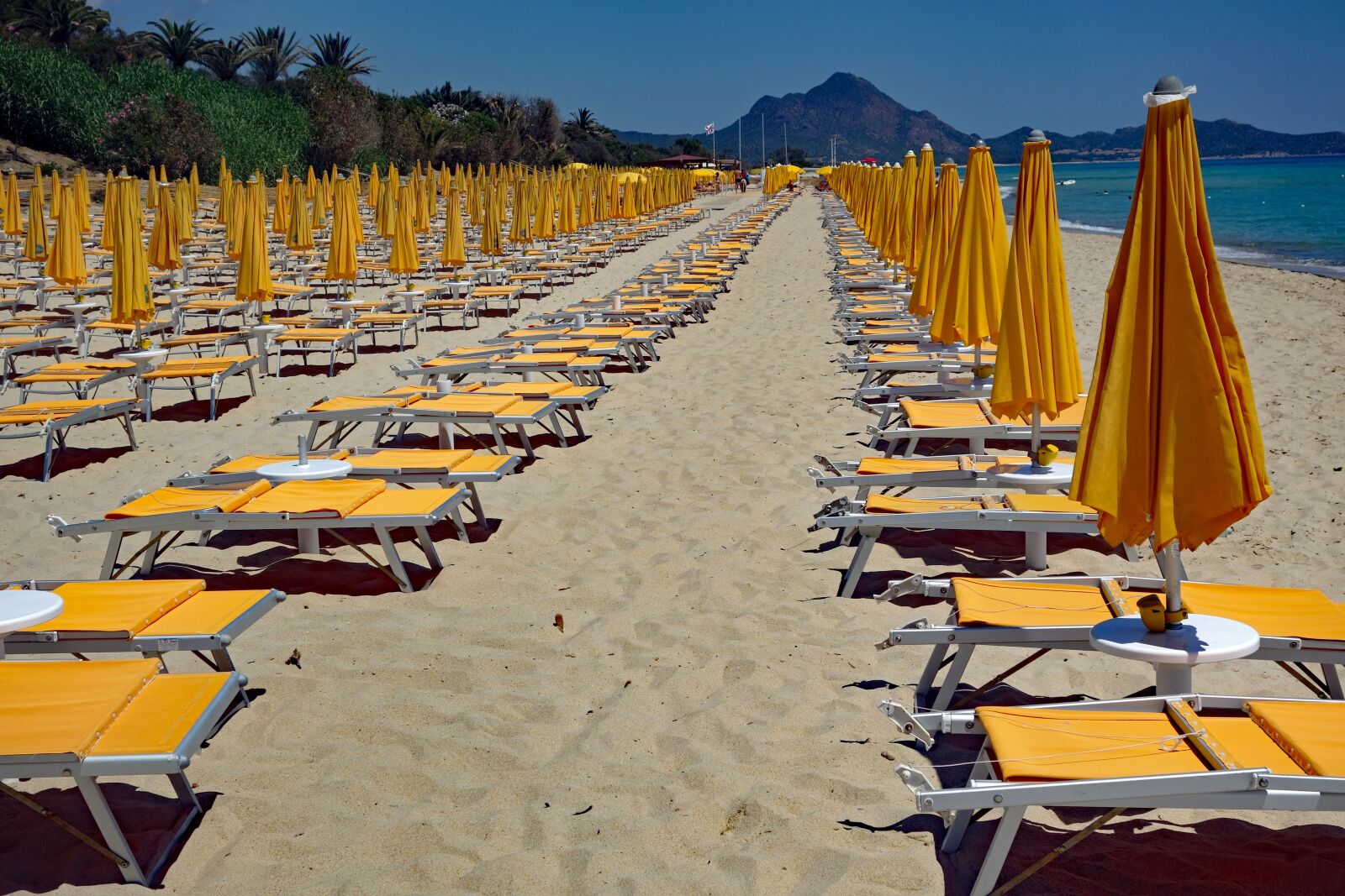 Sony Cyber-shot DSC-RX100 II sample photo. Sardinia, beach, vorsaison photography