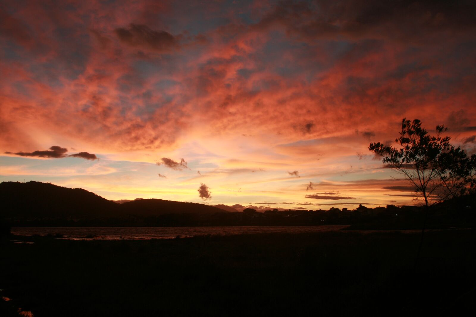 Canon EOS 400D (EOS Digital Rebel XTi / EOS Kiss Digital X) sample photo. Sunset, sol, nature photography