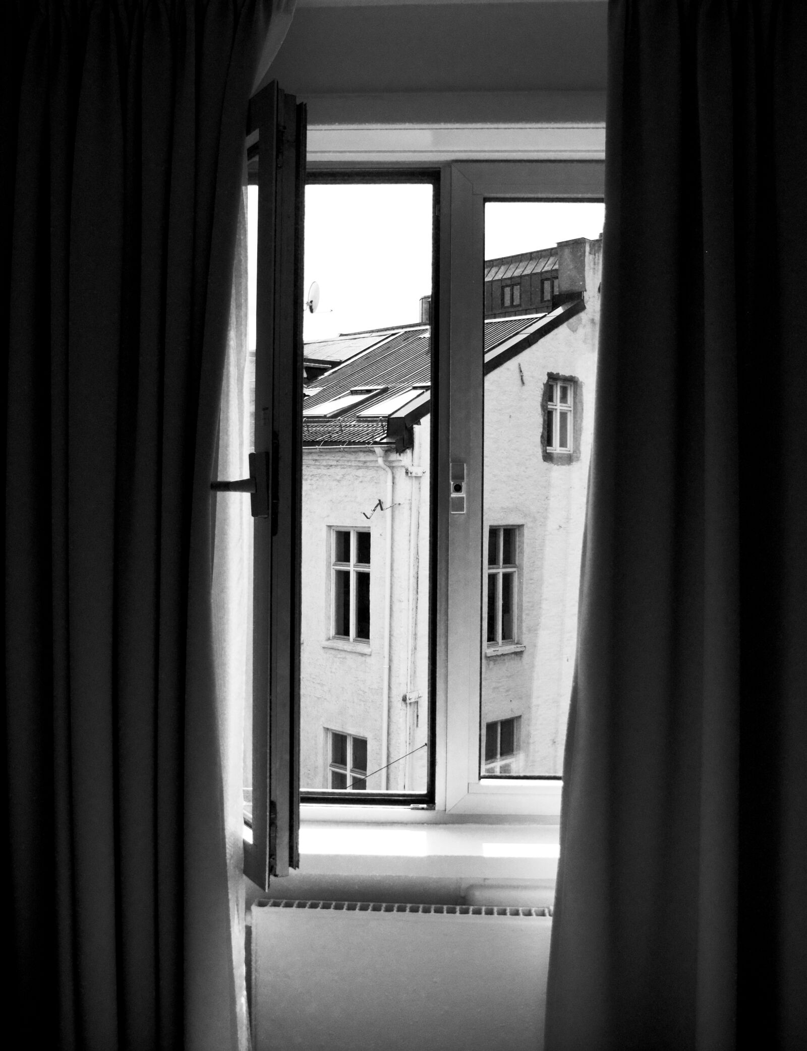 Canon PowerShot G10 sample photo. Architecture, black, and, white photography