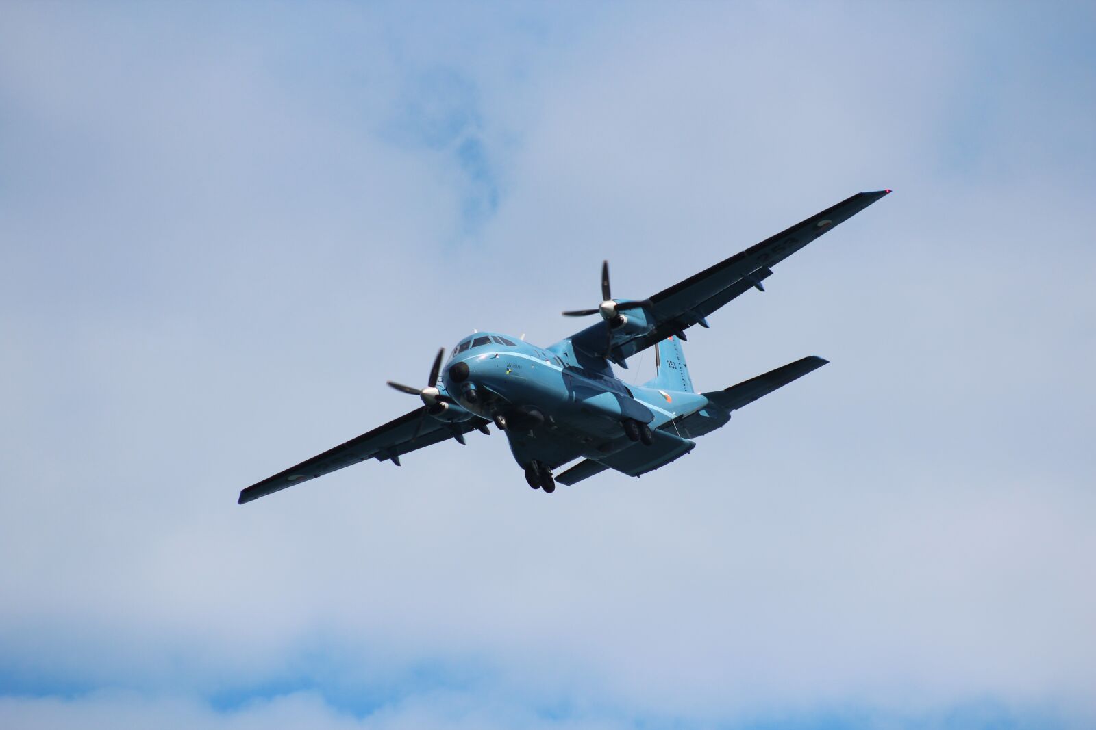 Canon EF 75-300mm f/4-5.6 USM sample photo. Aircraft, airplane, flight photography