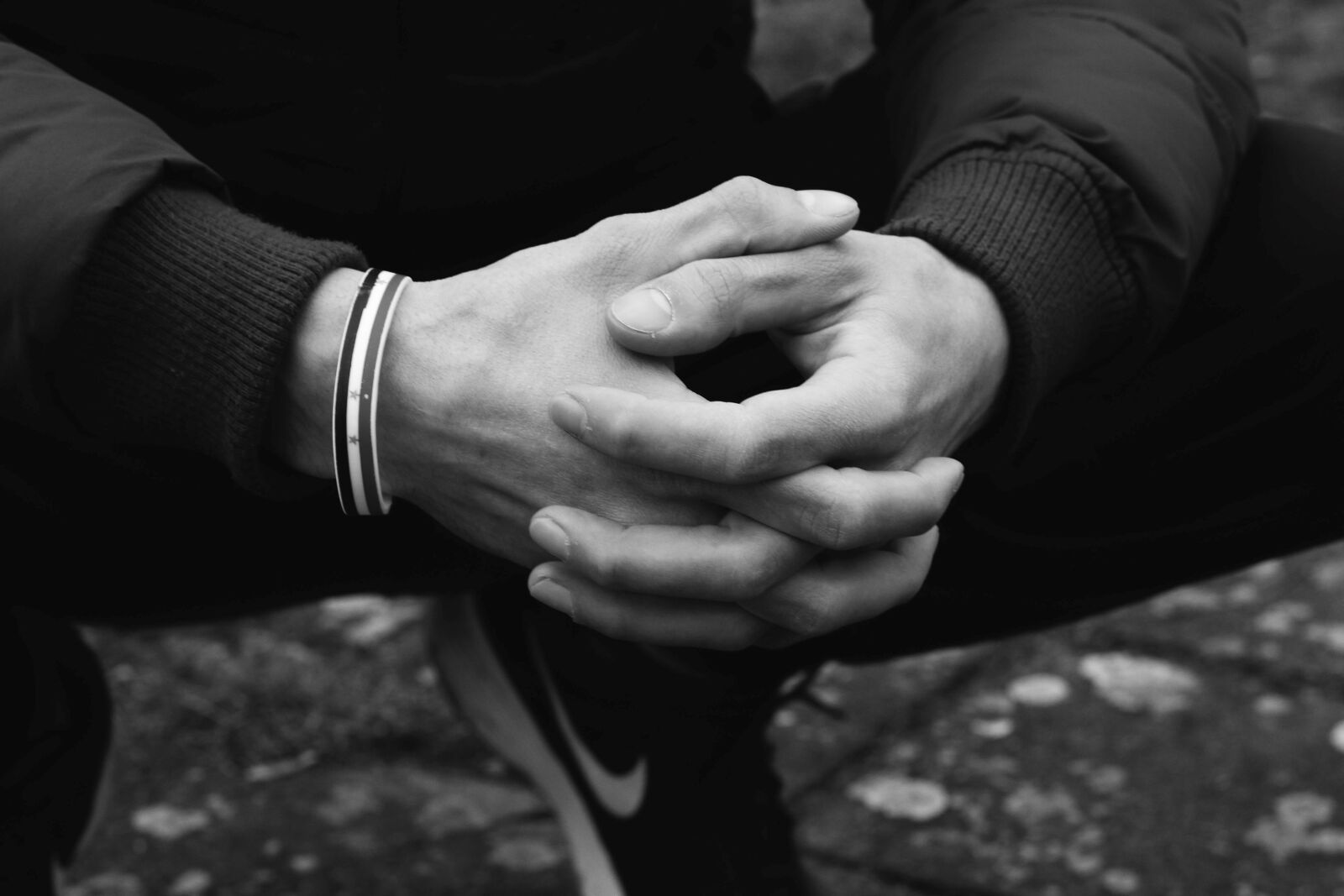 Canon EOS 700D (EOS Rebel T5i / EOS Kiss X7i) + Canon EF 50mm F1.8 STM sample photo. Hand, hands, finger photography