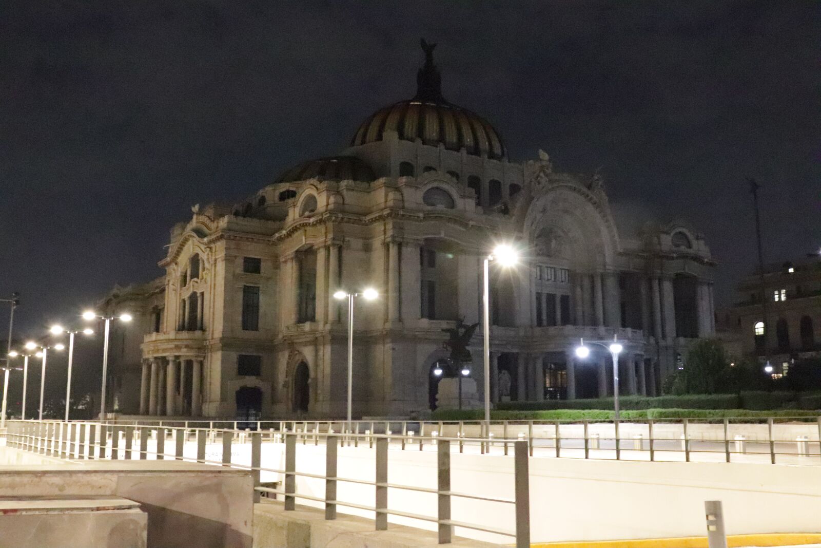 Canon EOS 200D (EOS Rebel SL2 / EOS Kiss X9) sample photo. Fine arts, palace, night photography