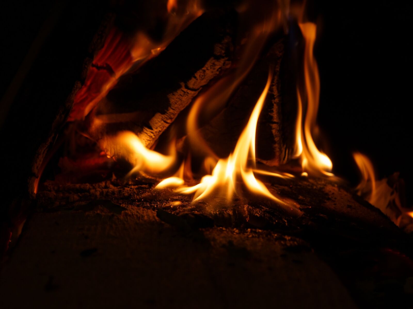 LEICA DG 12-60/F2.8-4.0 sample photo. Flare-up, heat, fireplace photography